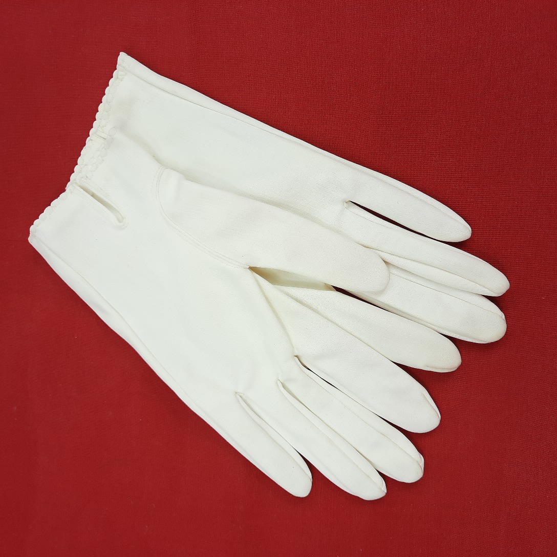 Voir photo 2 de Paire de gants blancs vintage intemporel T6 Paire de gants blancs vintage intemporel T6 Très bon état reconditionné photo 2
