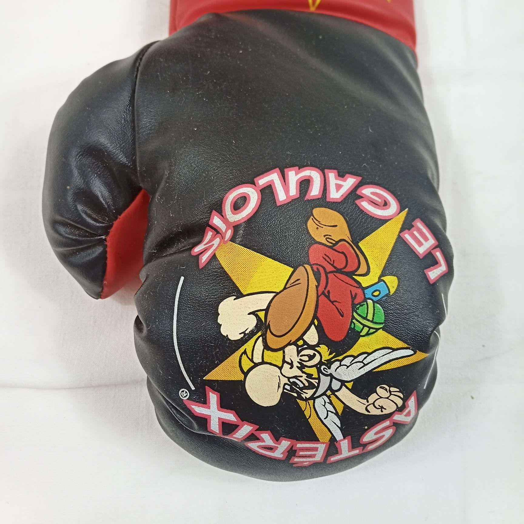Voir photo 4 de paire de gants de boxe Asterix le gaulois paire de gants de boxe Asterix le gaulois Bon état reconditionné photo 4