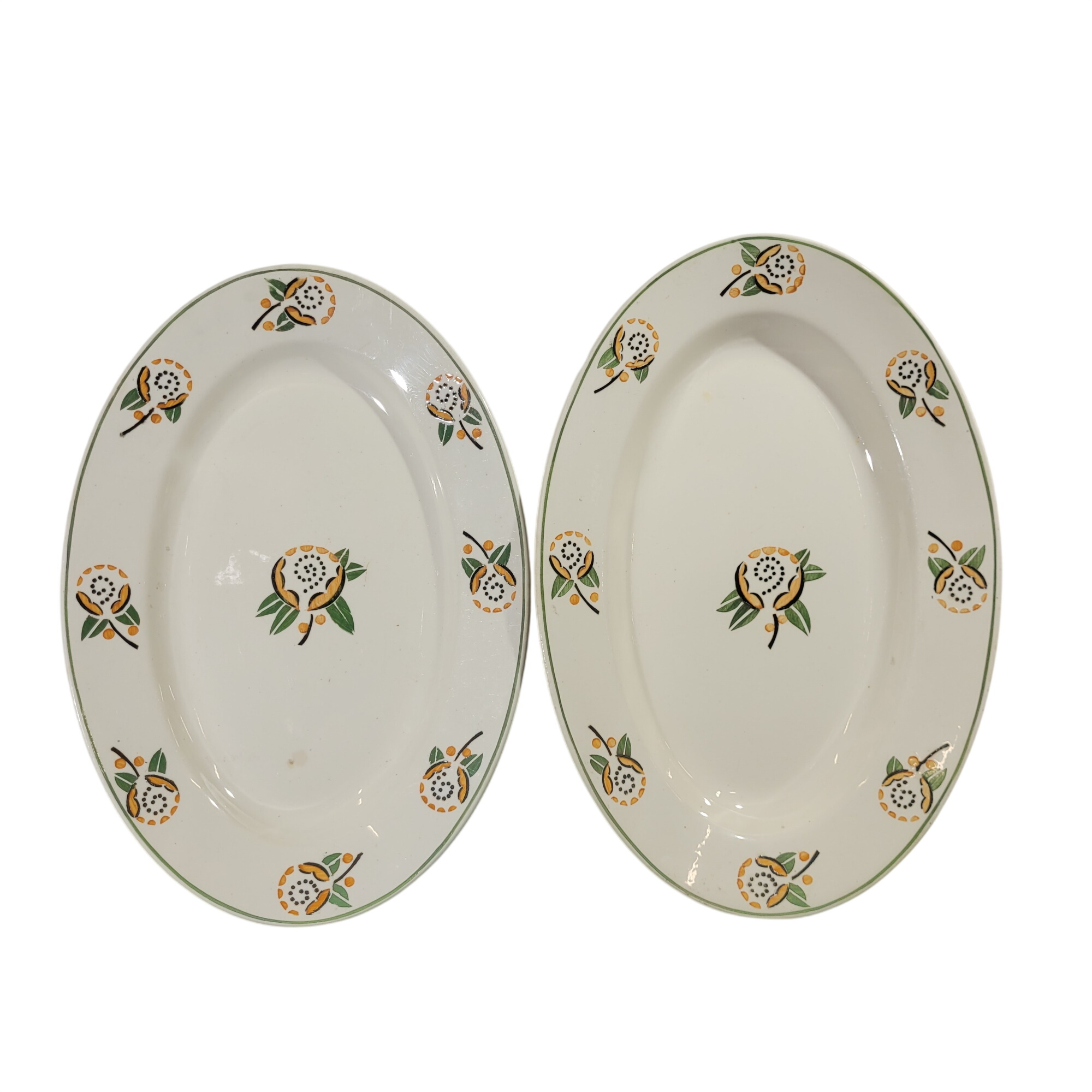 Paire de grands plats ovales vintage - Faïencerie de Longwy Bon état - 18,00 € Paire de grands plats ovales vintage - Faïencerie de Longwy Bon état reconditionné disponible sur Label Emmaüs