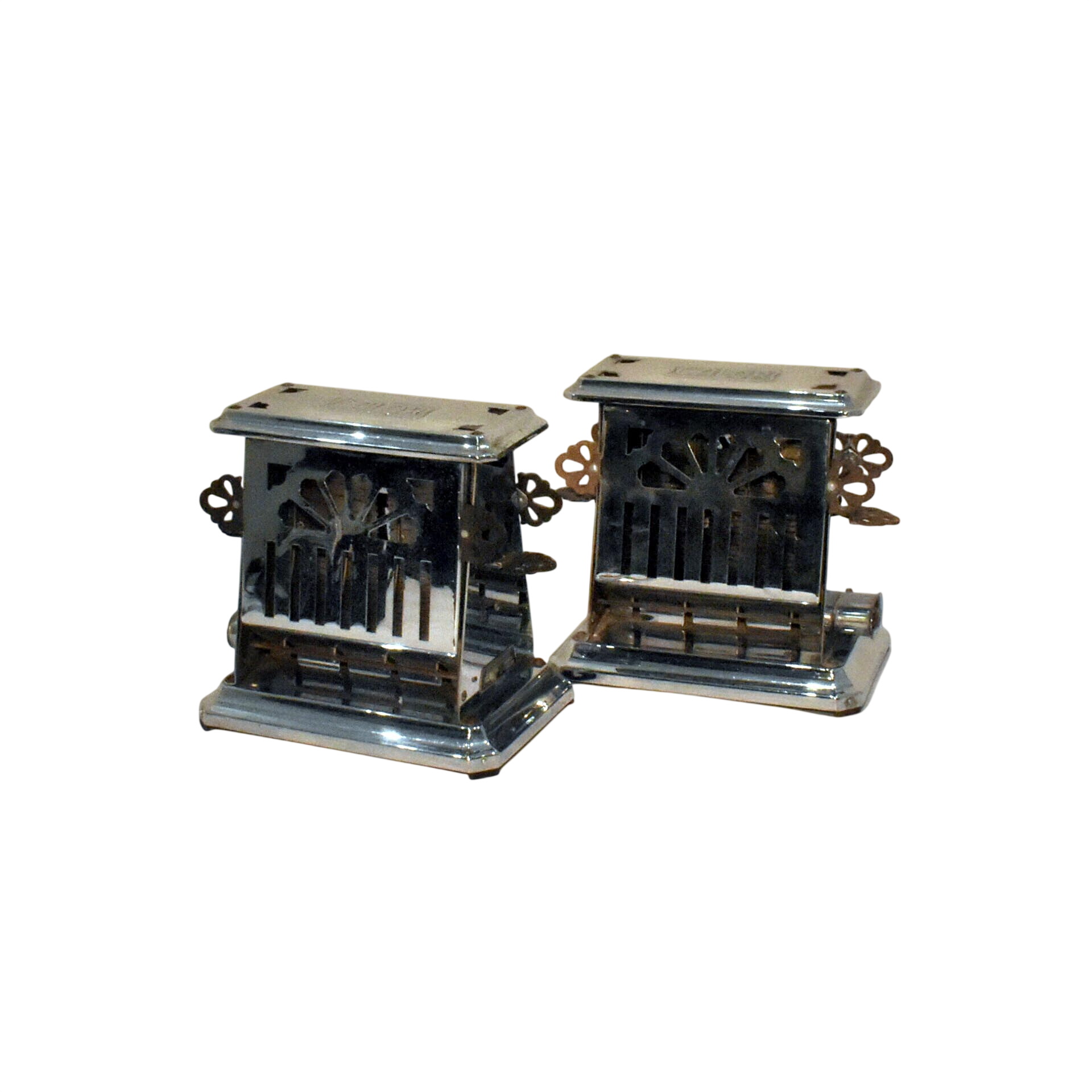 Paire de Grille Pains Anciens - Calor® Standard - Art Déco Bon état - 46,20 € Paire de Grille Pains Anciens - Calor® Standard - Art Déco Bon état reconditionné disponible sur Label Emmaüs