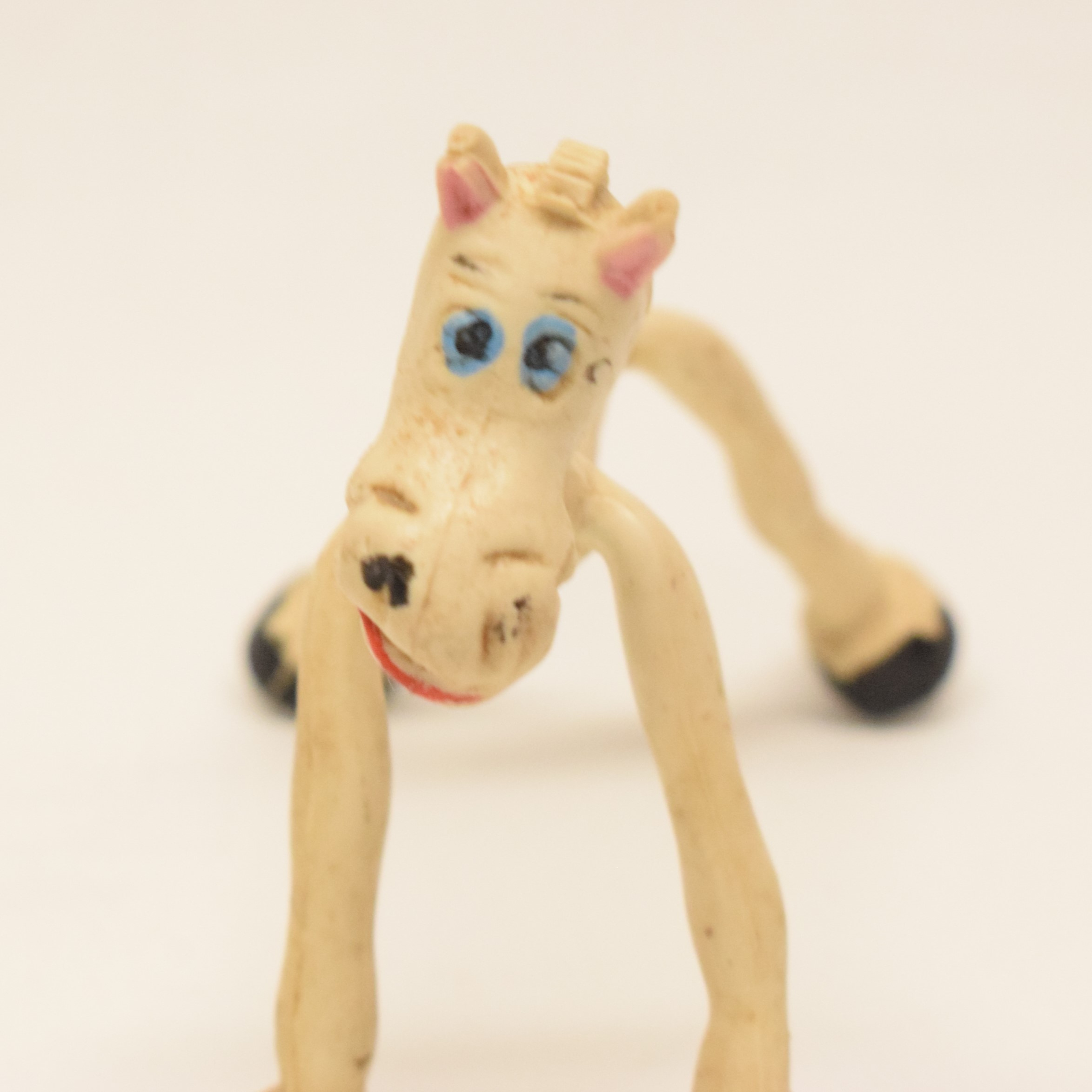 Voir photo 3 de Paire de jouets en gomme souple sur armature fil de fer chien et cheval BRABO années 70 Paire de jouets en gomme souple sur armature fil de fer chien et cheval BRABO années 70 État correct reconditionné photo 3