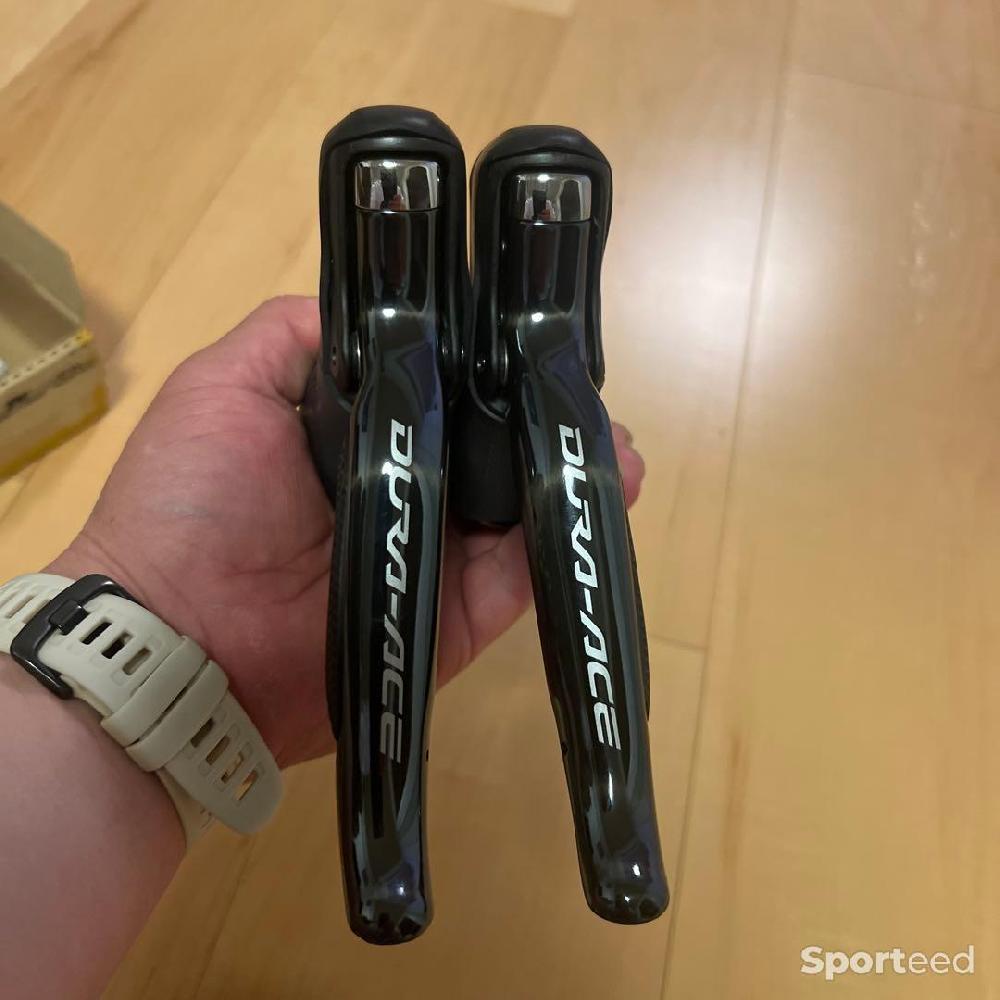 Paire de manettes Shimano Dura-Ace Di2 ST-9070 Très bon état Shimano reconditionné disponible sur Sporteed