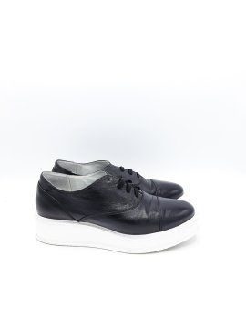 Paire de mocassins noirs - 20,00 € Paire de mocassins noirs reconditionné disponible sur Claquettes Market