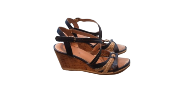 Paire de sandales compensées de seconde main - 20,00 € Paire de sandales compensées de seconde main reconditionné disponible sur Claquettes Market