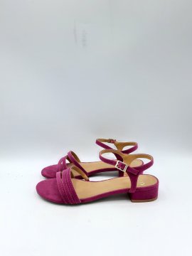 Acheter Paire de sandales roses - 20,00 € Paire de sandales roses Eram reconditionné disponible sur Claquettes Market