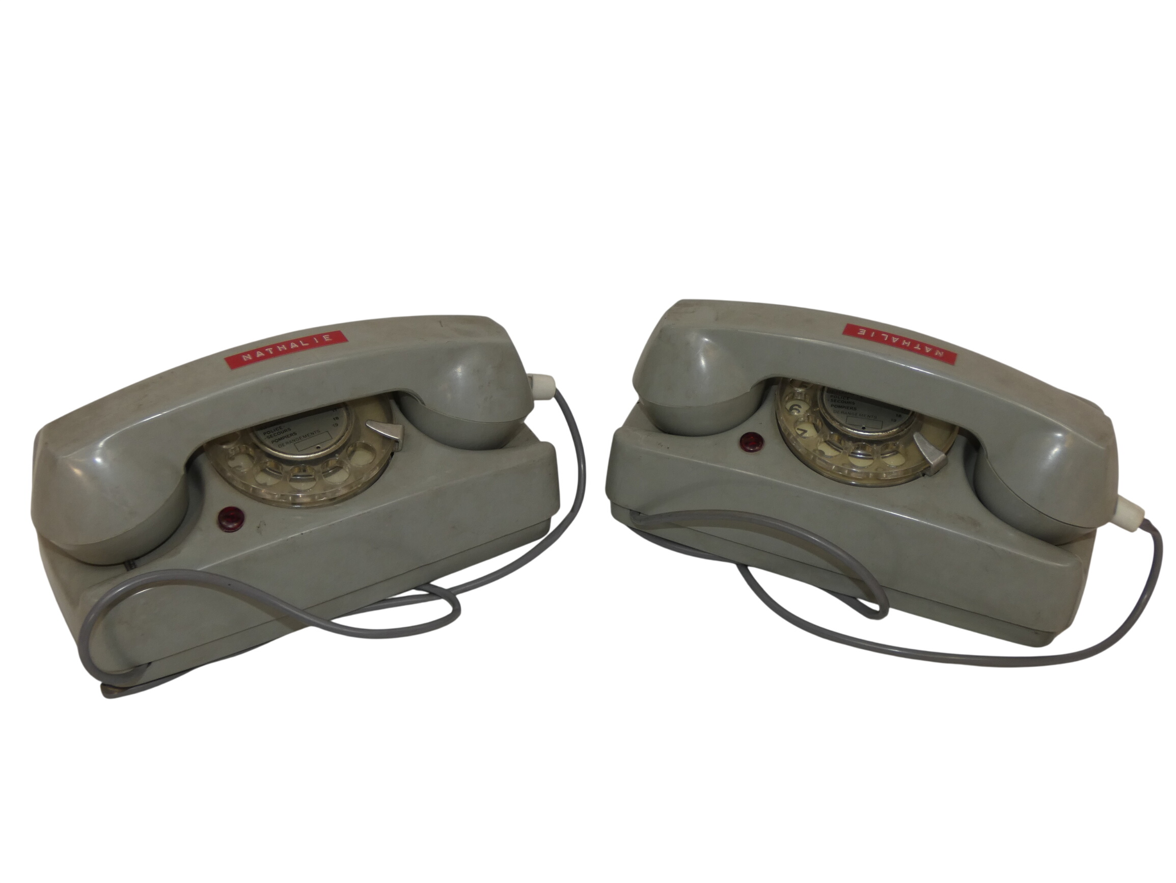 Paire de téléphones vintage des années 80 Bon état - 30,00 € Paire de téléphones vintage des années 80 Bon état reconditionné disponible sur Label Emmaüs