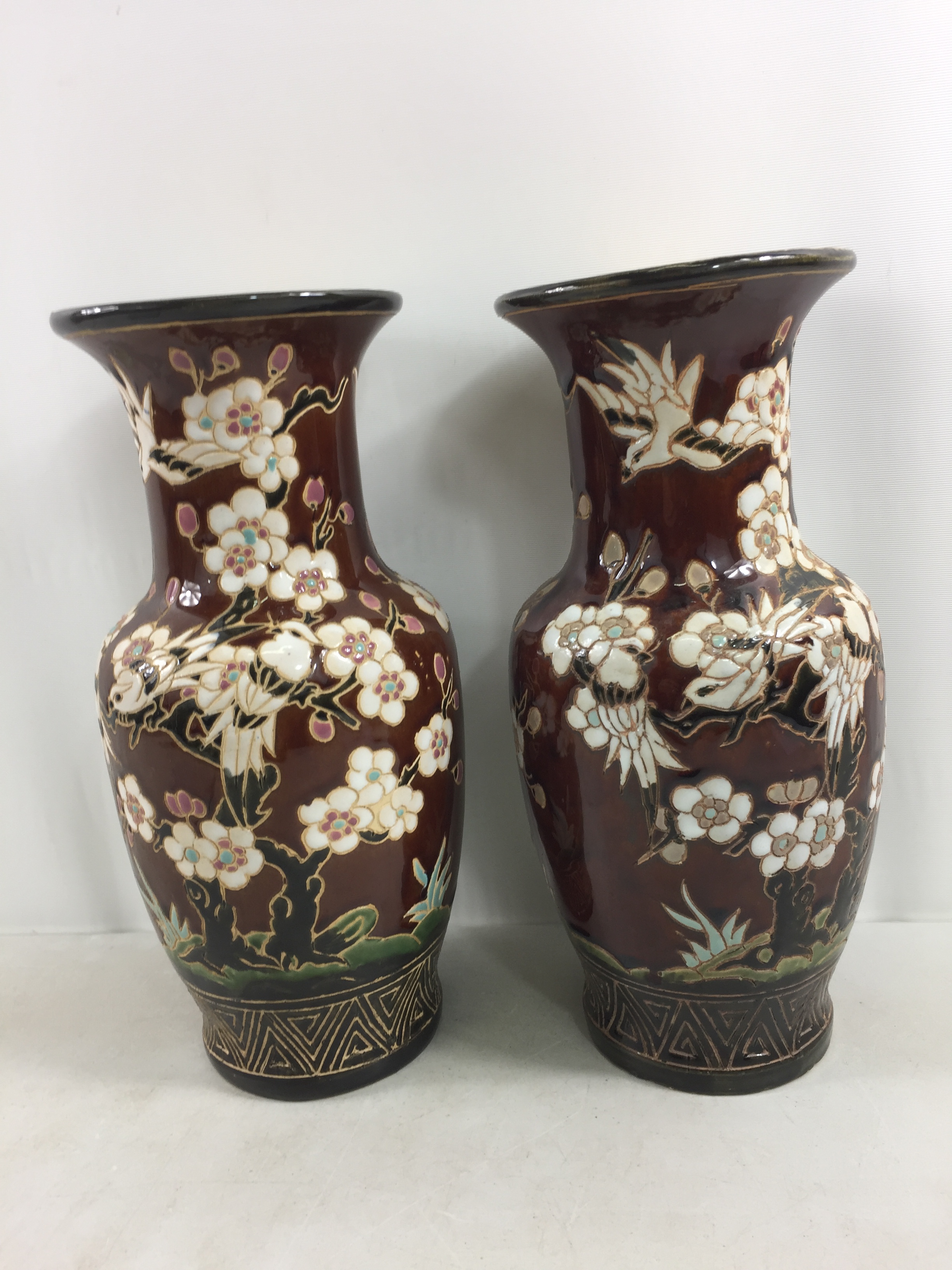Paire de vases en porcelaine de Chine État correct - 64,00 € Paire de vases en porcelaine de Chine État correct reconditionné disponible sur Label Emmaüs