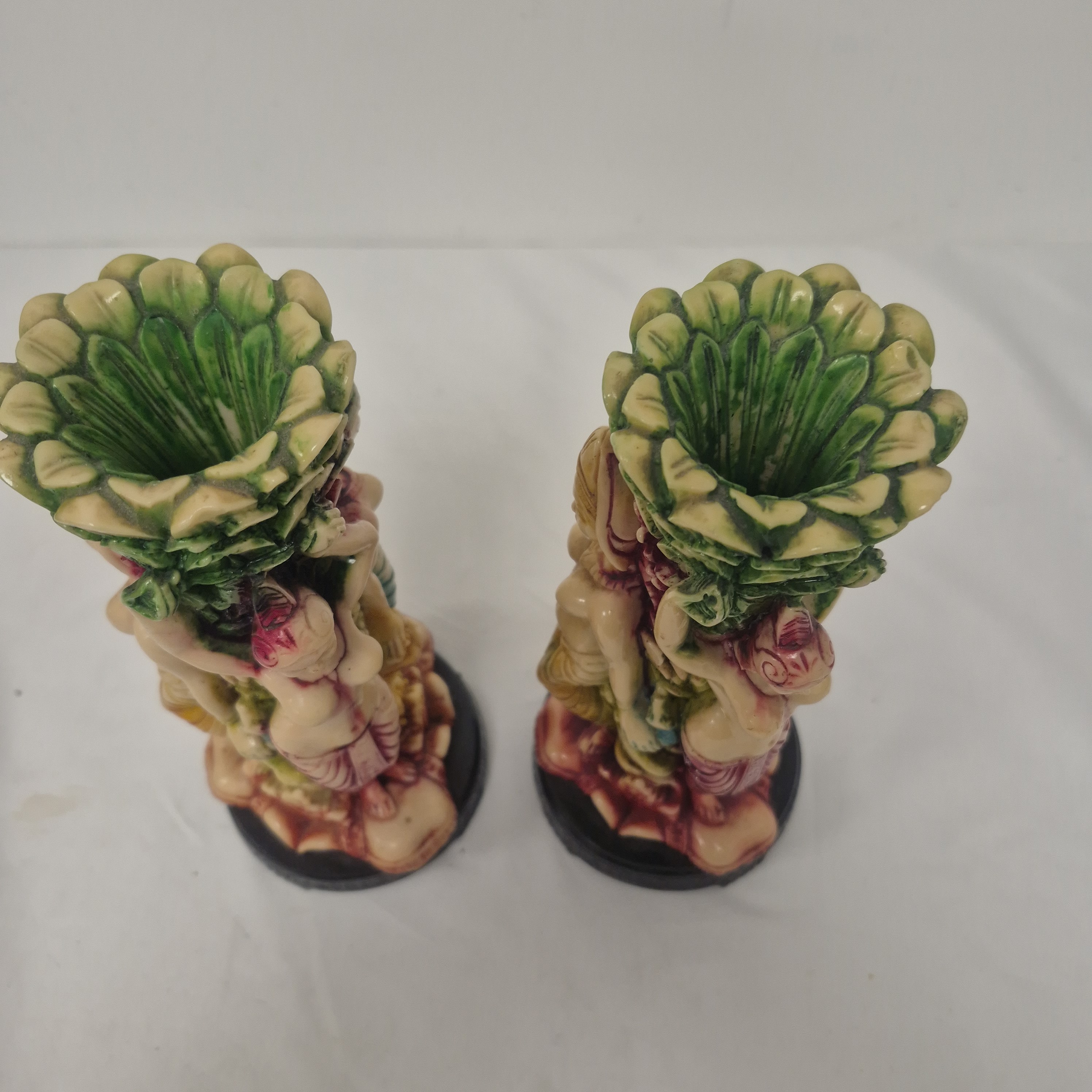 Voir photo 2 de Paire de vases en résine 3 déesses Paire de vases en résine 3 déesses Très bon état reconditionné photo 2