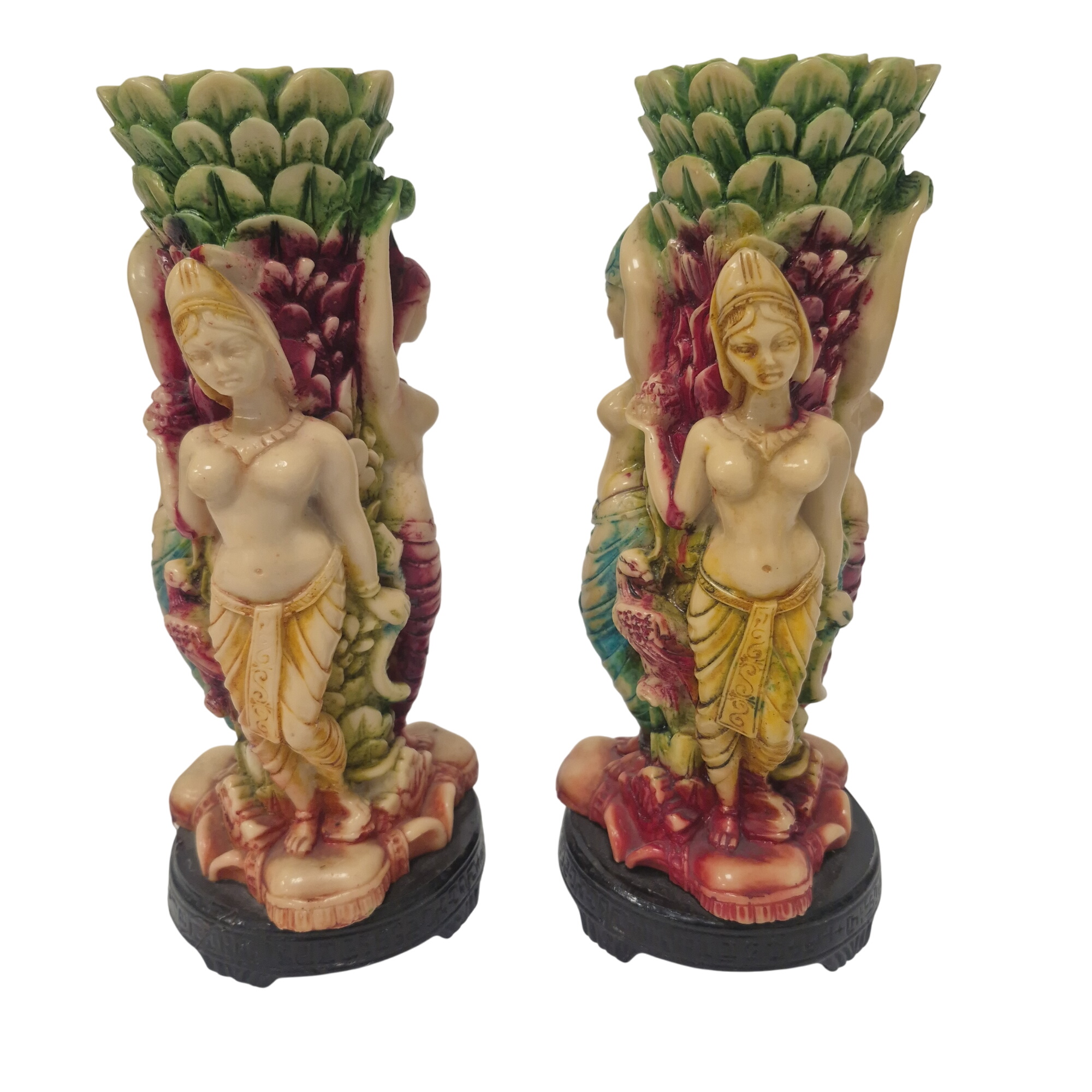 Acheter Paire de vases en résine 3 déesses Très bon état - 10,00 € Paire de vases en résine 3 déesses Très bon état reconditionné disponible sur Label Emmaüs