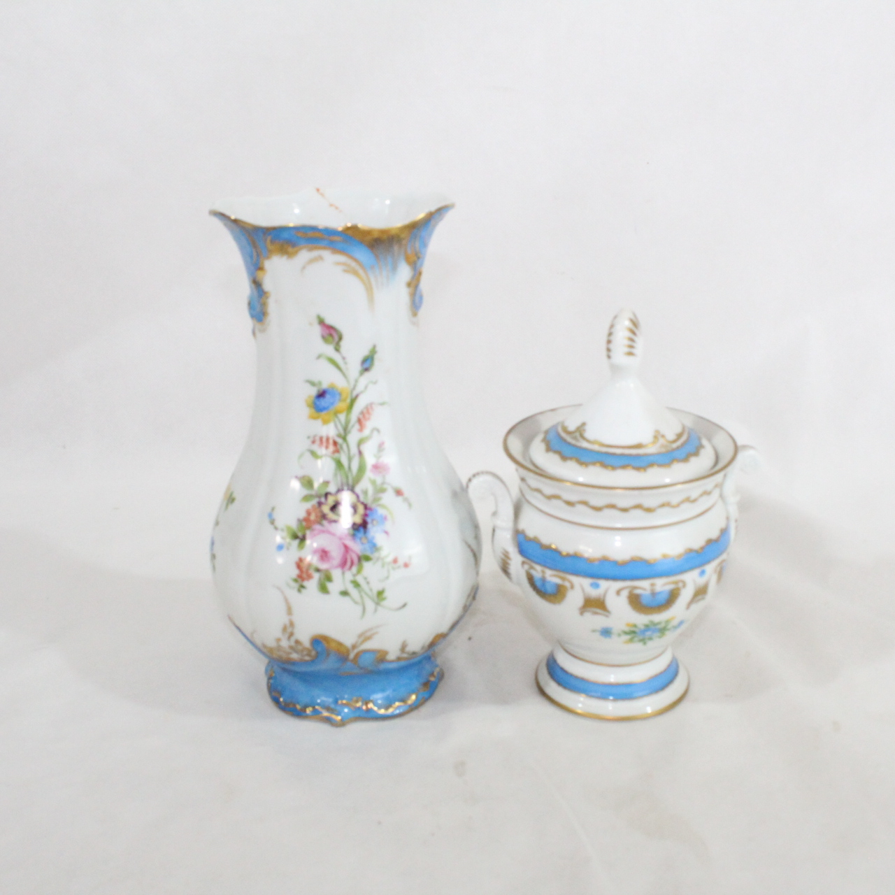 Paire vase et pot en porcelaine de Limoges Très bon état - 35,00 € Paire vase et pot en porcelaine de Limoges Très bon état reconditionné disponible sur Label Emmaüs