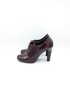 Acheter paires de derbies a talons bordeaux - 17,00 € paires de derbies a talons bordeaux reconditionné disponible sur Claquettes Market