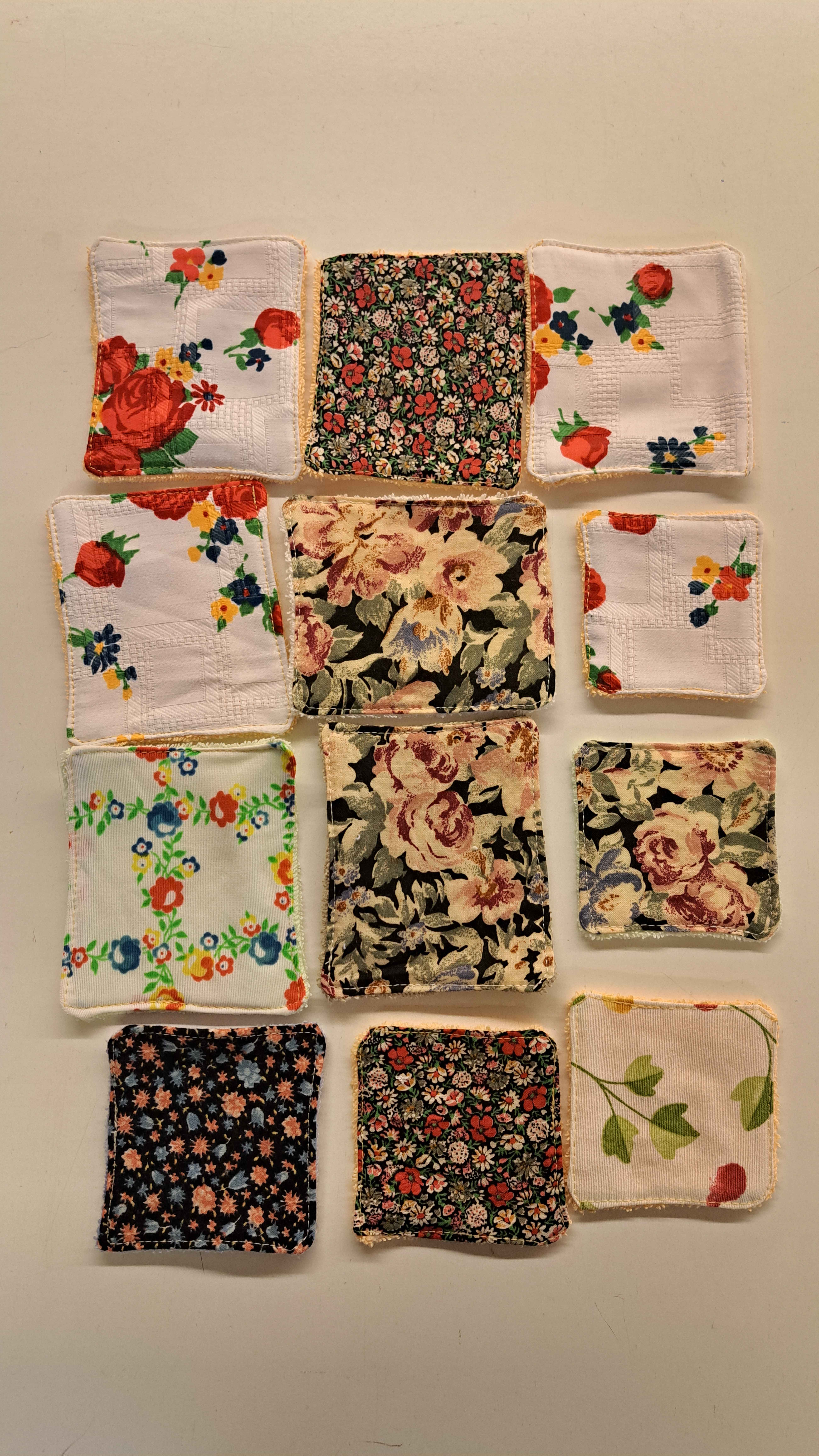 Voir photo 4 de Panier et ses lingettes démaquillantes lavables - 100% matières recyclées - Etoffe Meuse Panier et ses lingettes démaquillantes lavables - 100% matières recyclées - Etoffe Meuse Parfait état reconditionné photo 4