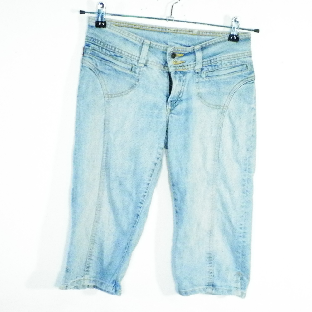 Voir photo 2 de Pantacourt Femme Bleu LEVIS Taille Estimée 34. Pantacourt Femme Bleu LEVIS Taille Estimée 34. Bon état reconditionné photo 2
