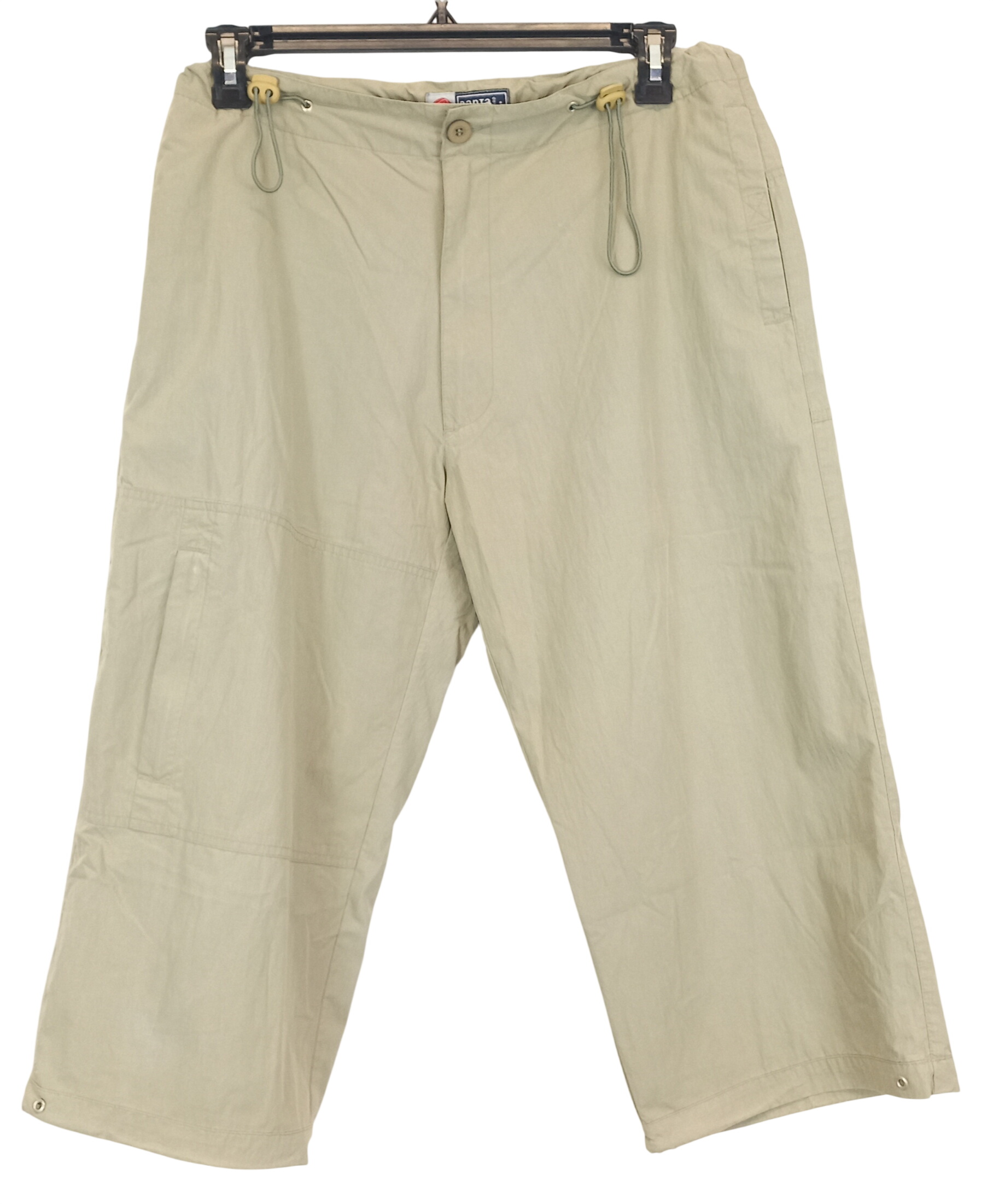 Acheter Pantacourt kaki sable "SWY PANTA SHOP" coupe ample taille ajustable avec cordon poches T46 Très bon état - 10,90 € Pantacourt kaki sable "SWY PANTA SHOP" coupe ample taille ajustable avec cordon poches T46 Très bon état reconditionné disponible sur Label Emmaüs
