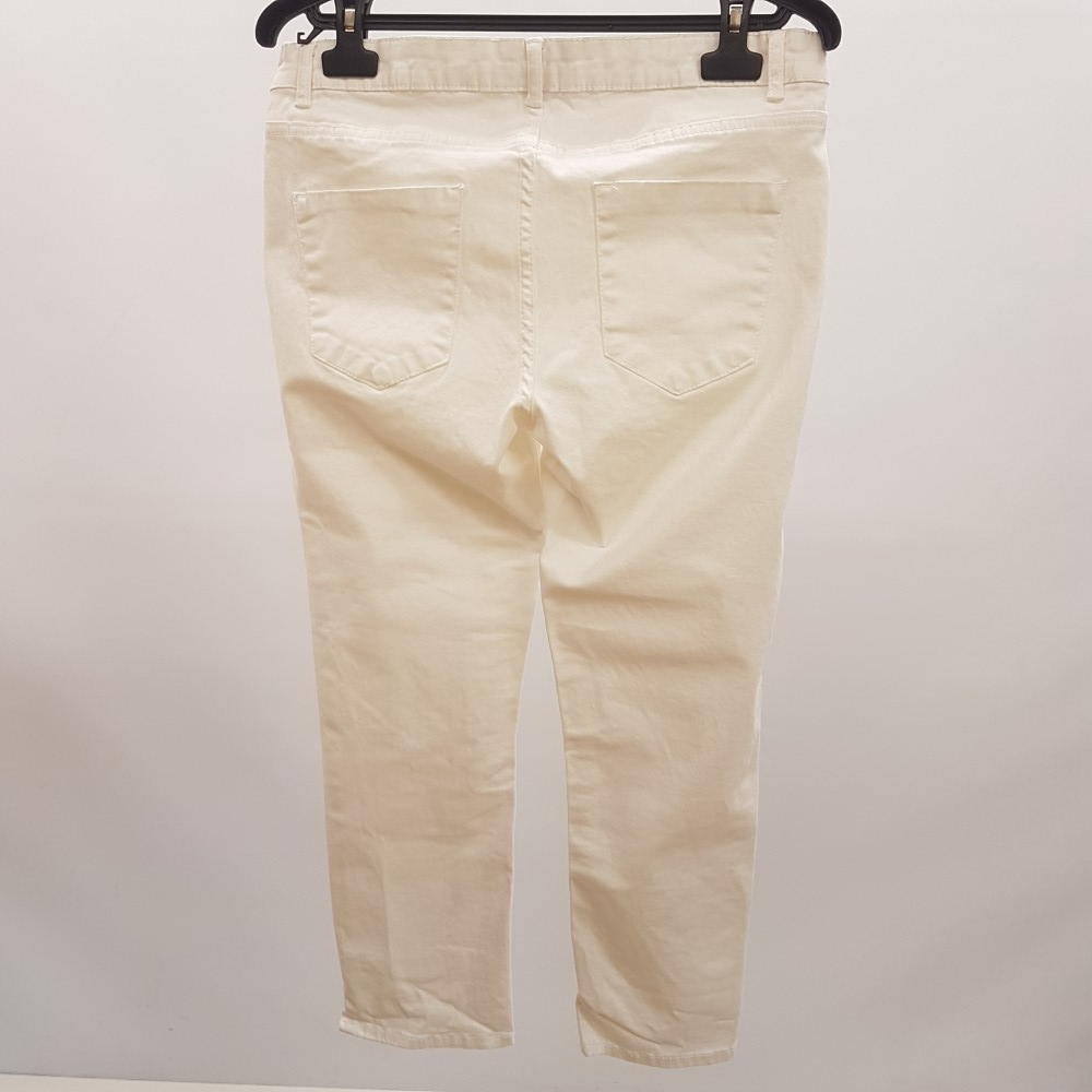 Voir photo 2 de Pantalon 7/8ème blanc - KIABI - Taille 42 Pantalon 7/8ème blanc - KIABI - Taille 42 Très bon état reconditionné photo 2