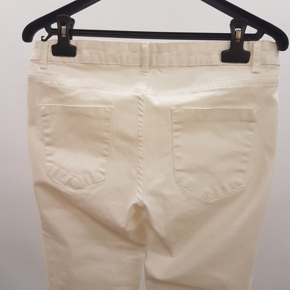 Voir photo 5 de Pantalon 7/8ème blanc - KIABI - Taille 42 Pantalon 7/8ème blanc - KIABI - Taille 42 Très bon état reconditionné photo 5