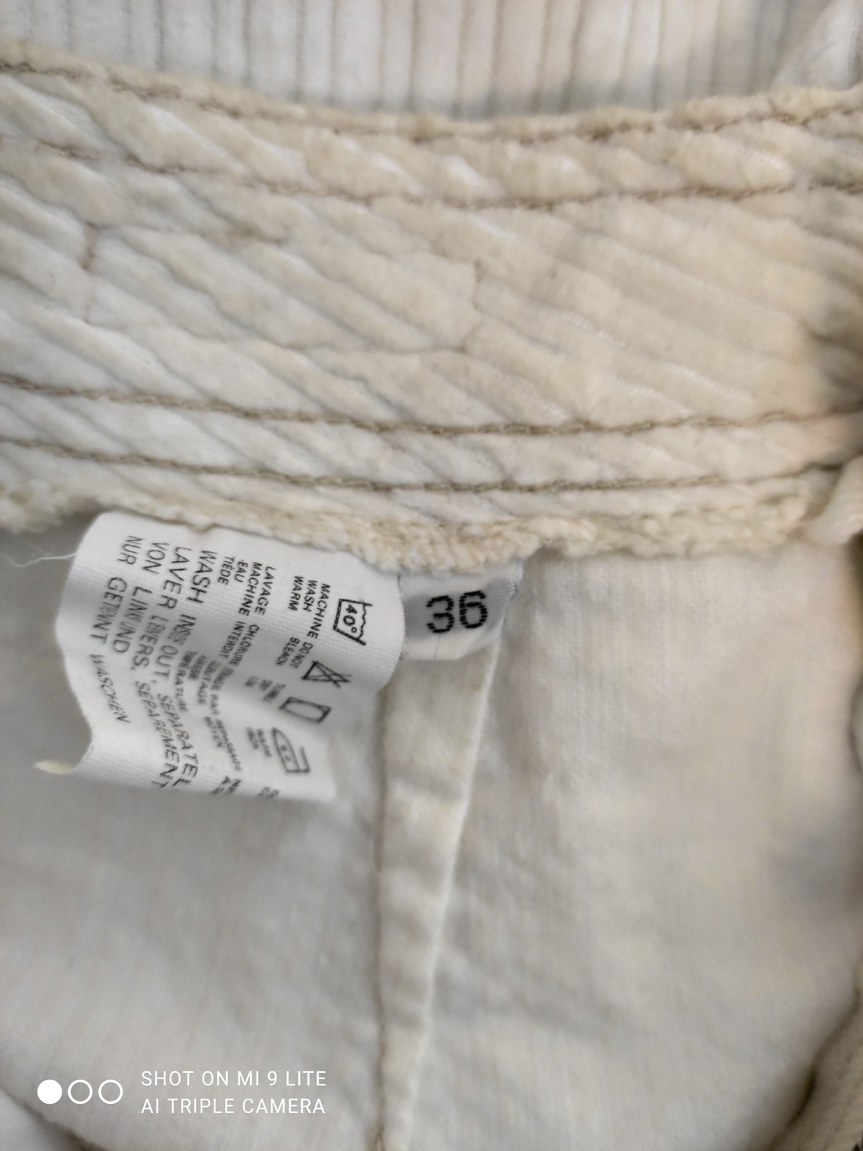 Voir photo 2 de Pantalon à pinces en velours côtelé écru — vintage 90s — ESPRIT - T.36 Pantalon à pinces en velours côtelé écru — vintage 90s — ESPRIT - T.36 Très bon état reconditionné photo 2
