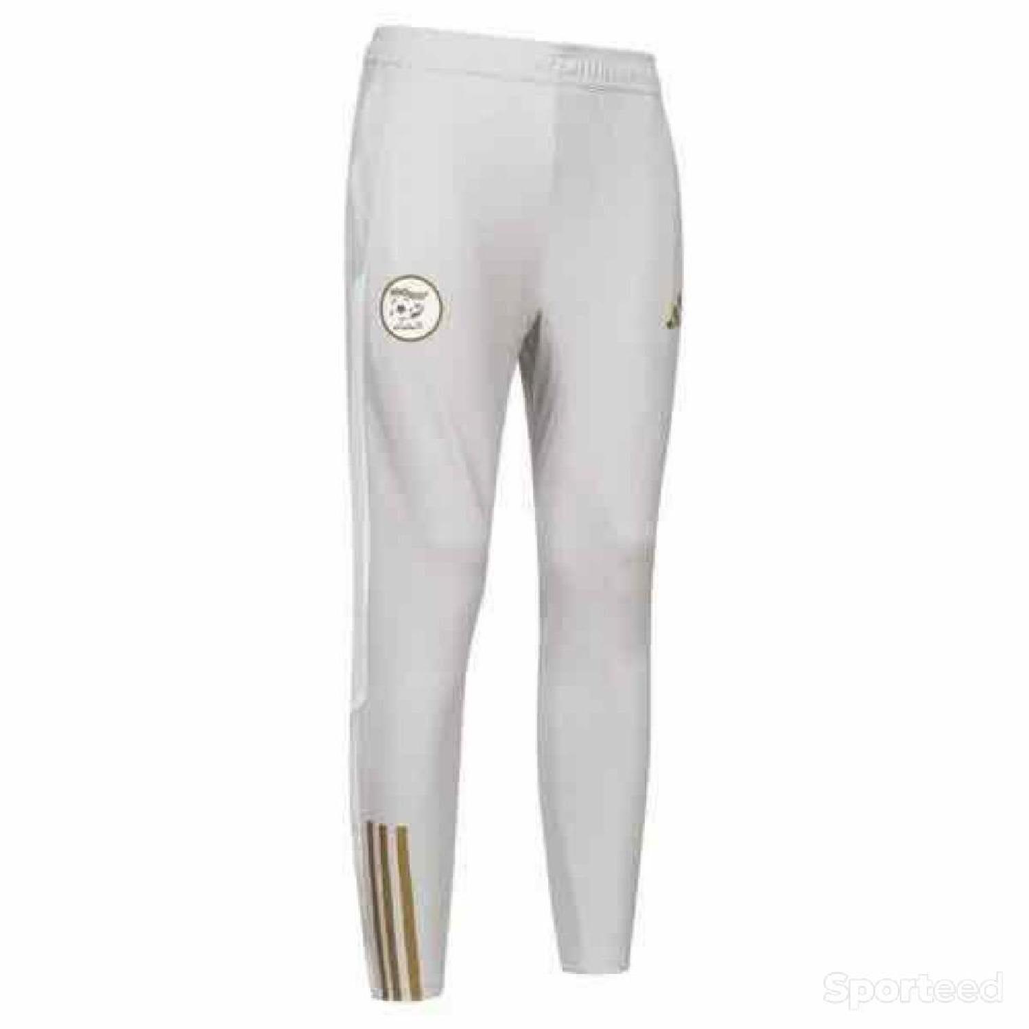 Pantalon Adidas Algérie Football Taille M Neuf et Authentique Comme neuf (c'est déjà la condition standard) Adidas reconditionné disponible sur Sporteed