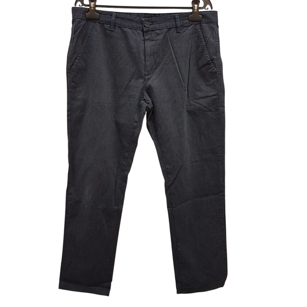 Acheter Pantalon bleu chiné - BENETTON - Taille 46 ESTIMÉE Bon état - 11,00 € Pantalon bleu chiné - BENETTON - Taille 46 ESTIMÉE Bon état reconditionné disponible sur Label Emmaüs