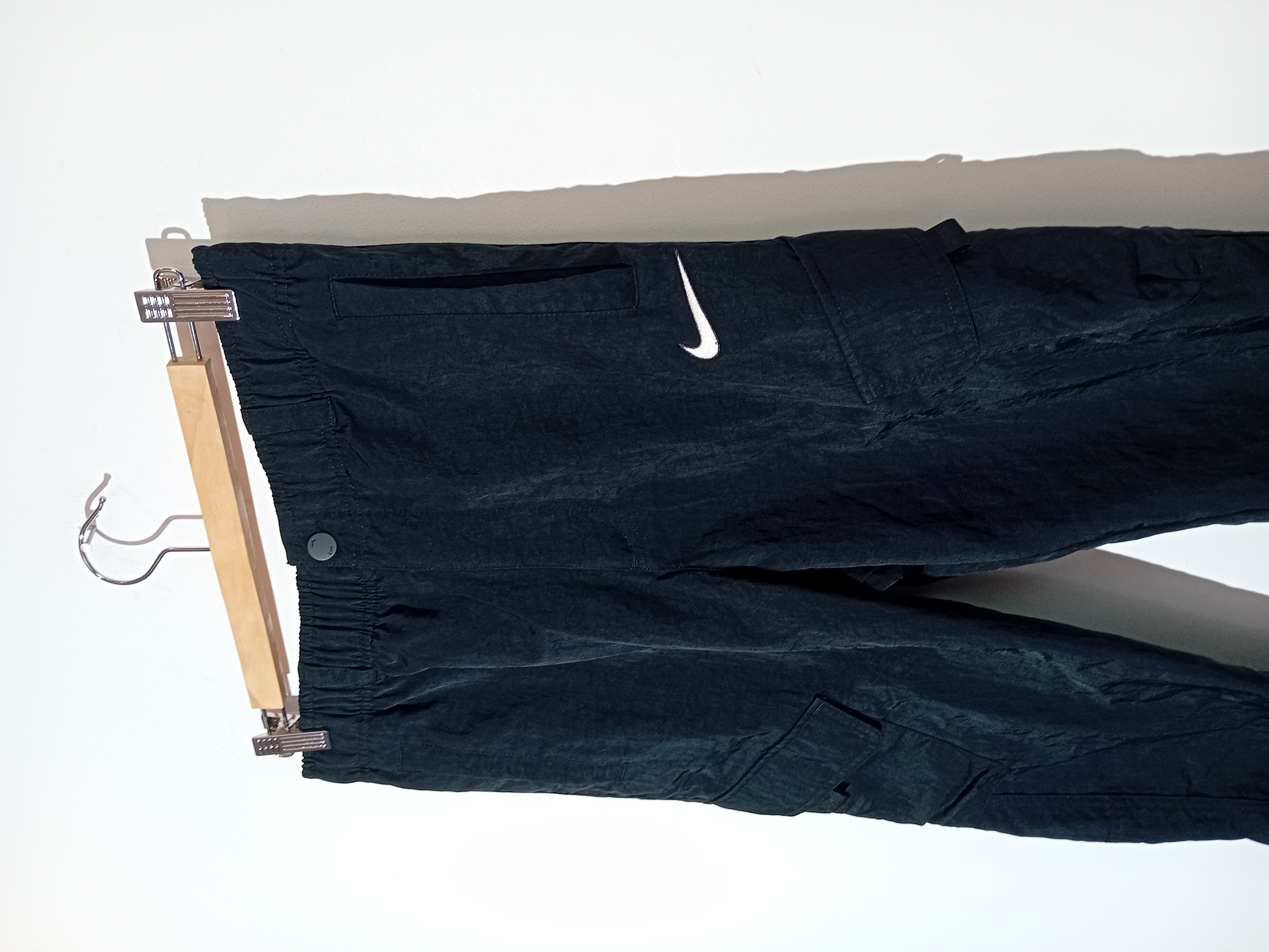 Voir photo 3 de Pantalon Cargo Noir Nike (T5575) Pantalon Cargo Noir Nike (T5575) Très bon état reconditionné photo 3