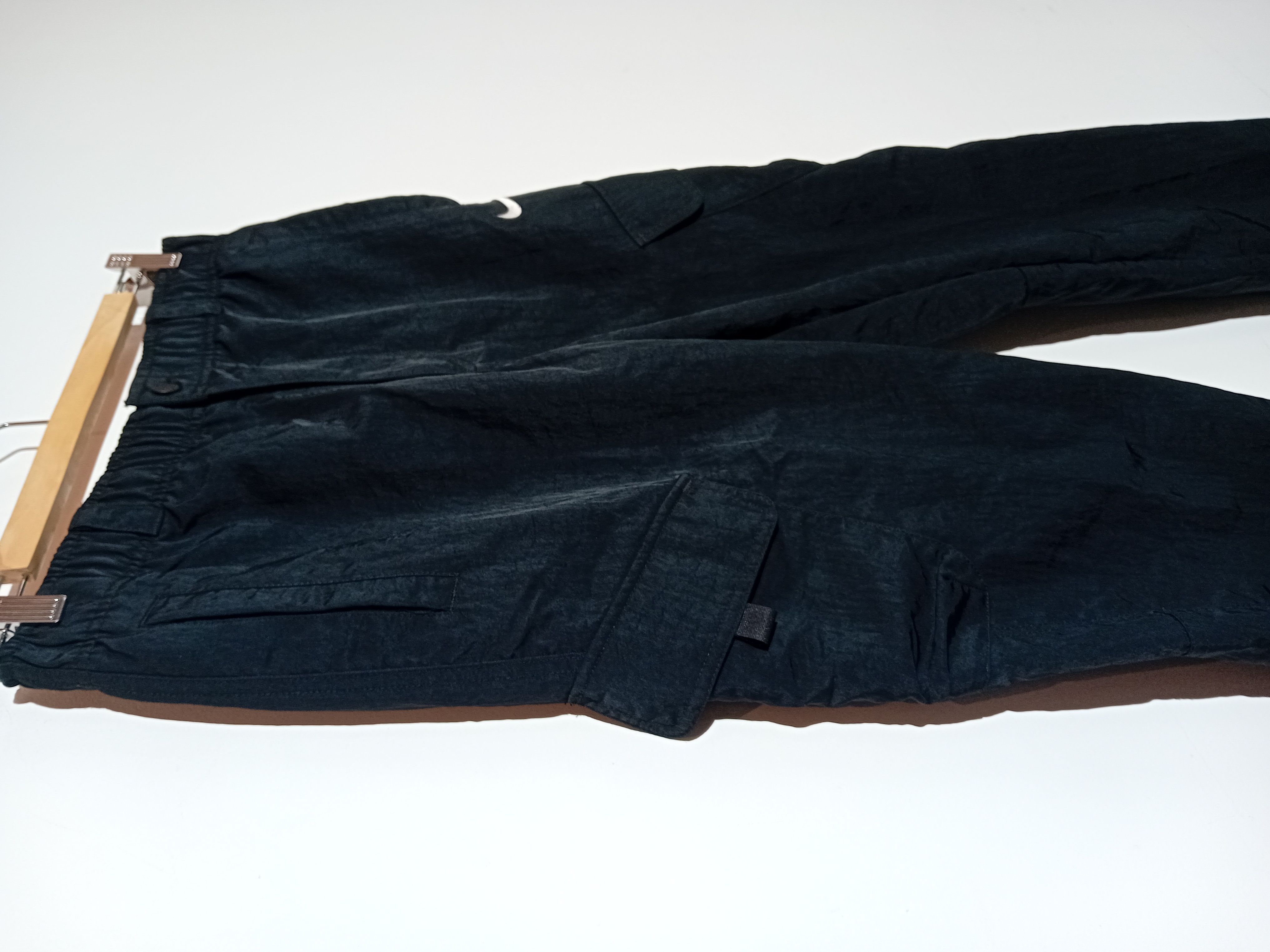 Voir photo 4 de Pantalon Cargo Noir Nike (T5575) Pantalon Cargo Noir Nike (T5575) Très bon état reconditionné photo 4