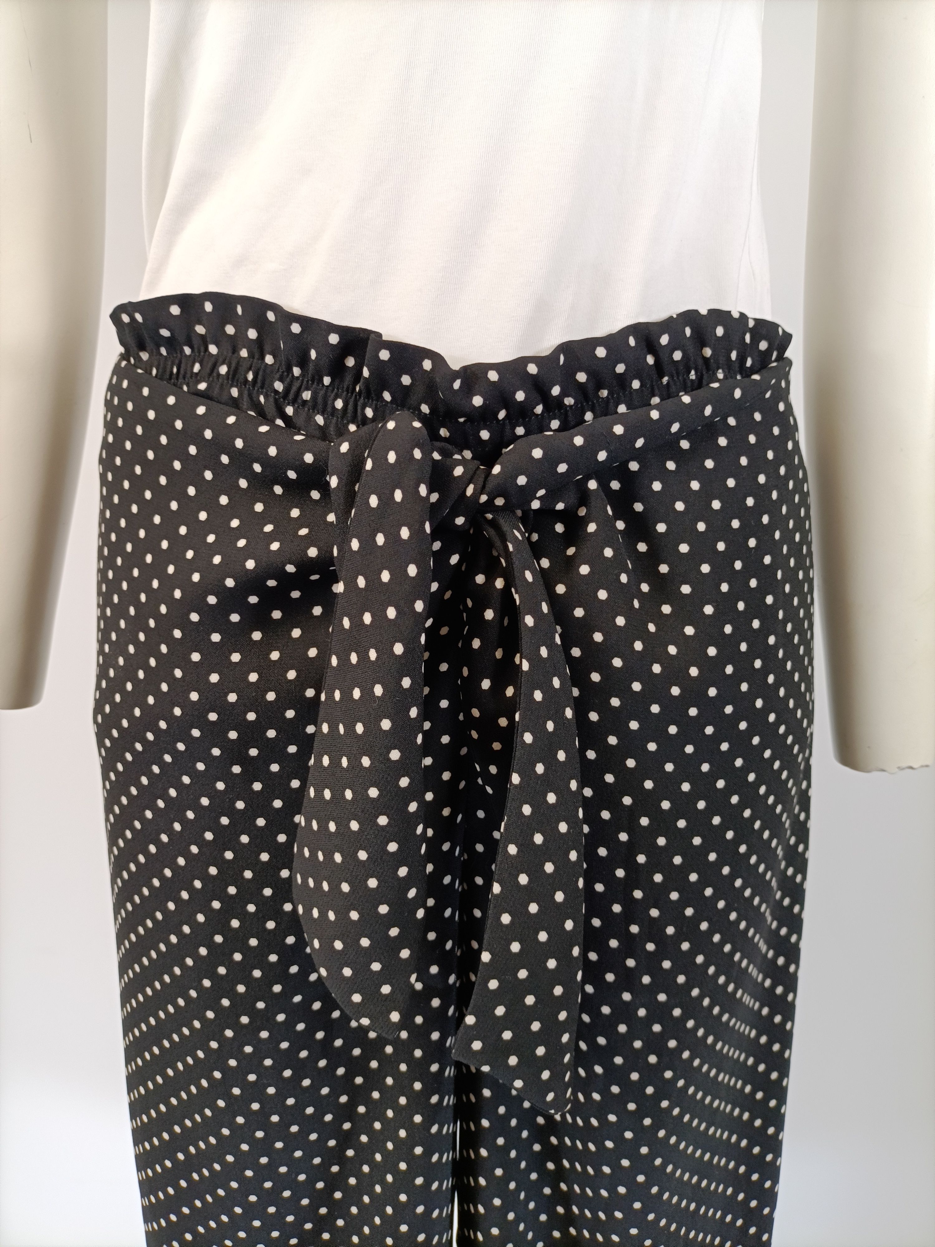 Voir photo 7 de Pantalon Caroll noir à pois blancs taille 38 ceinture à nouer longueur 95 cm Pantalon Caroll noir à pois blancs taille 38 ceinture à nouer longueur 95 cm Parfait état reconditionné photo 7