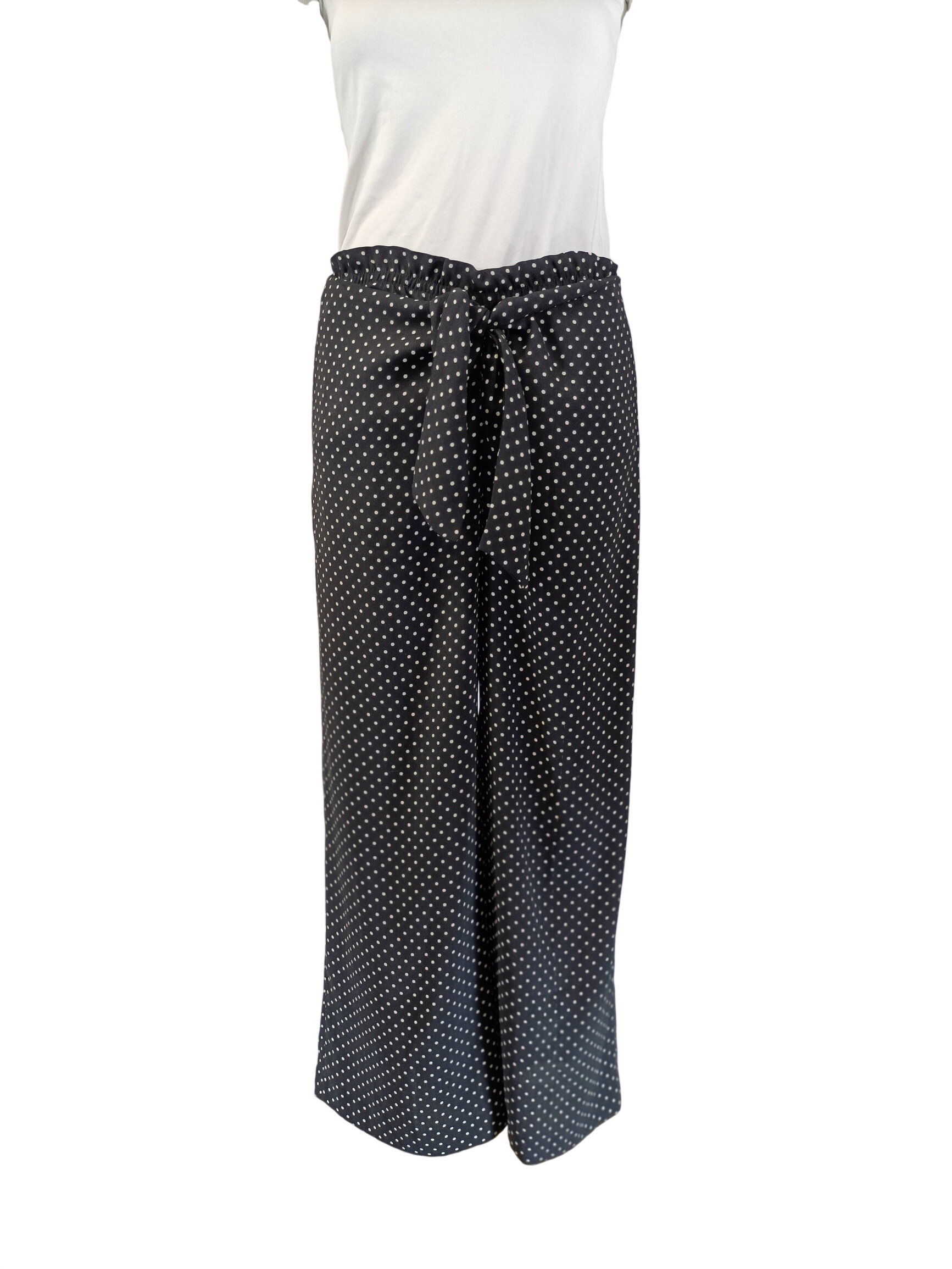 Acheter Pantalon Caroll noir à pois blancs taille 38 ceinture à nouer longueur 95 cm Parfait état - 11,50 € Pantalon Caroll noir à pois blancs taille 38 ceinture à nouer longueur 95 cm Parfait état reconditionné disponible sur Label Emmaüs