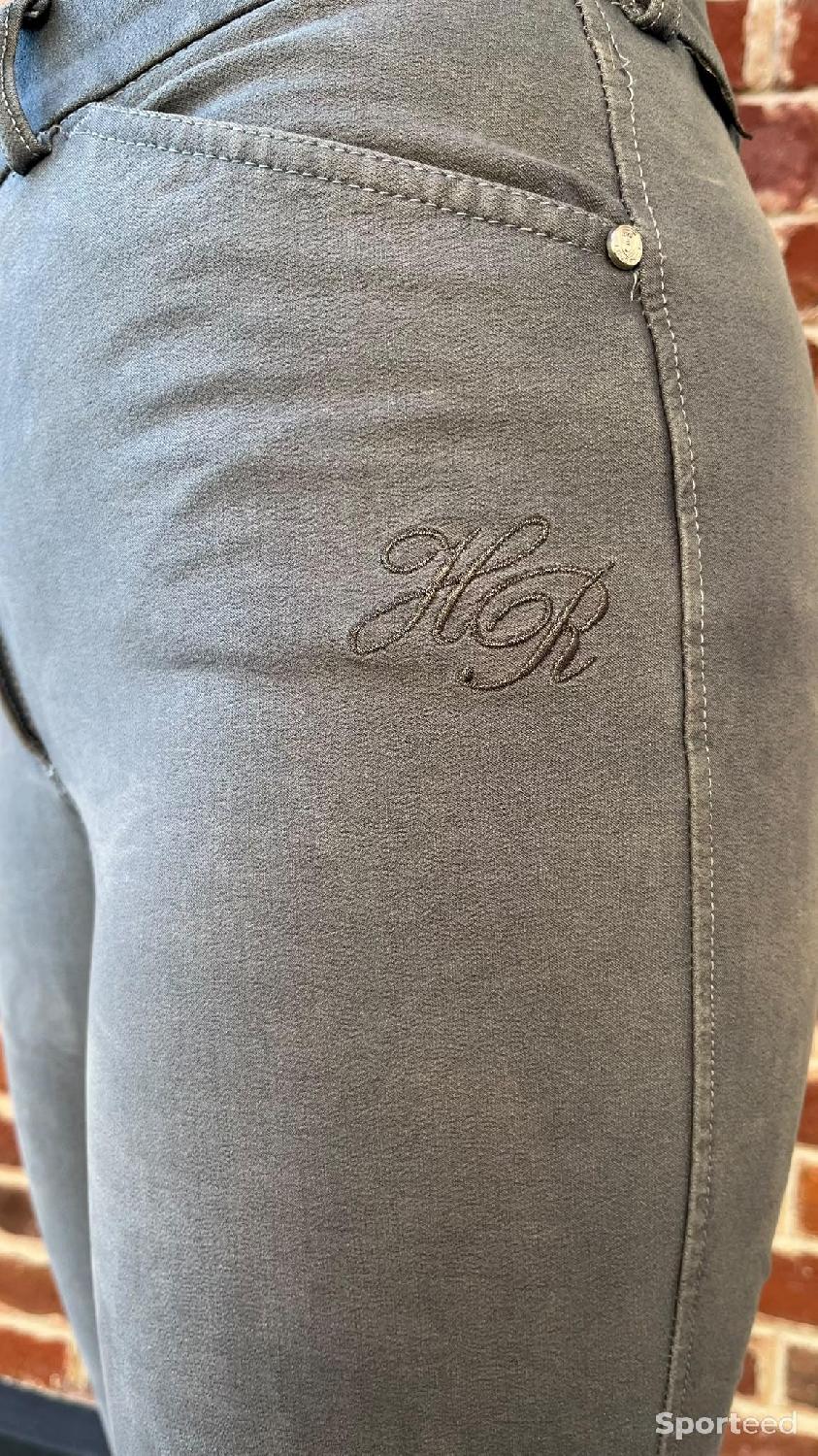 Pantalon d’équitation Fouganza gris Très bon état - 10,00 € Pantalon d’équitation Fouganza gris Très bon état Fouganza reconditionné disponible sur Sporteed