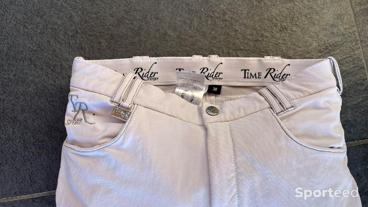 Pantalon d’équitation Time Rider blanc Très bon état N/A (Time Rider n'est pas une marque connue reconditionné disponible sur Sporteed