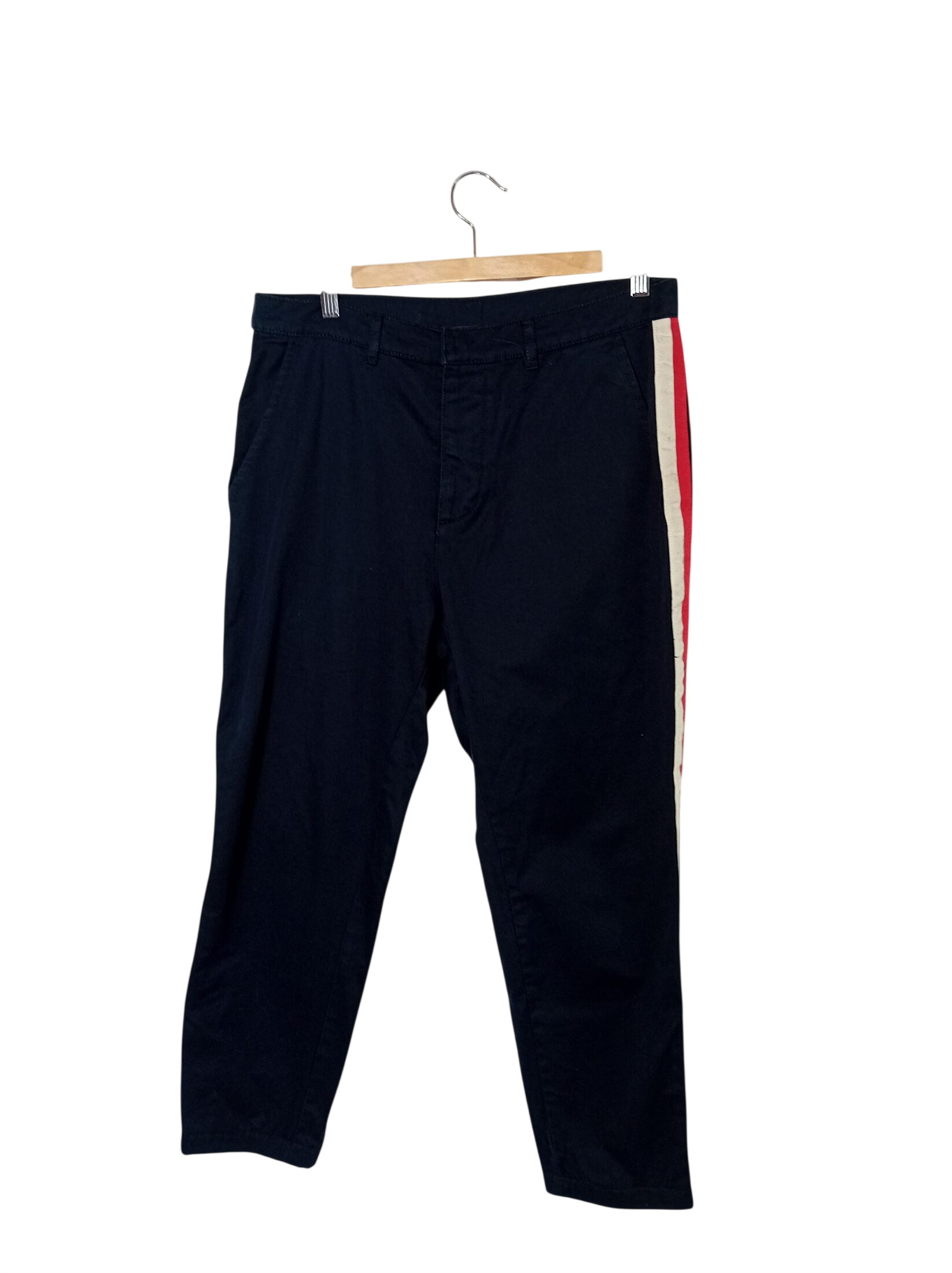 Acheter Pantalon De Costume The Kooples Bleu Marine Bandes Latérales (T5902) Très bon état - 31,00 € Pantalon De Costume The Kooples Bleu Marine Bandes Latérales (T5902) Très bon état reconditionné disponible sur Label Emmaüs