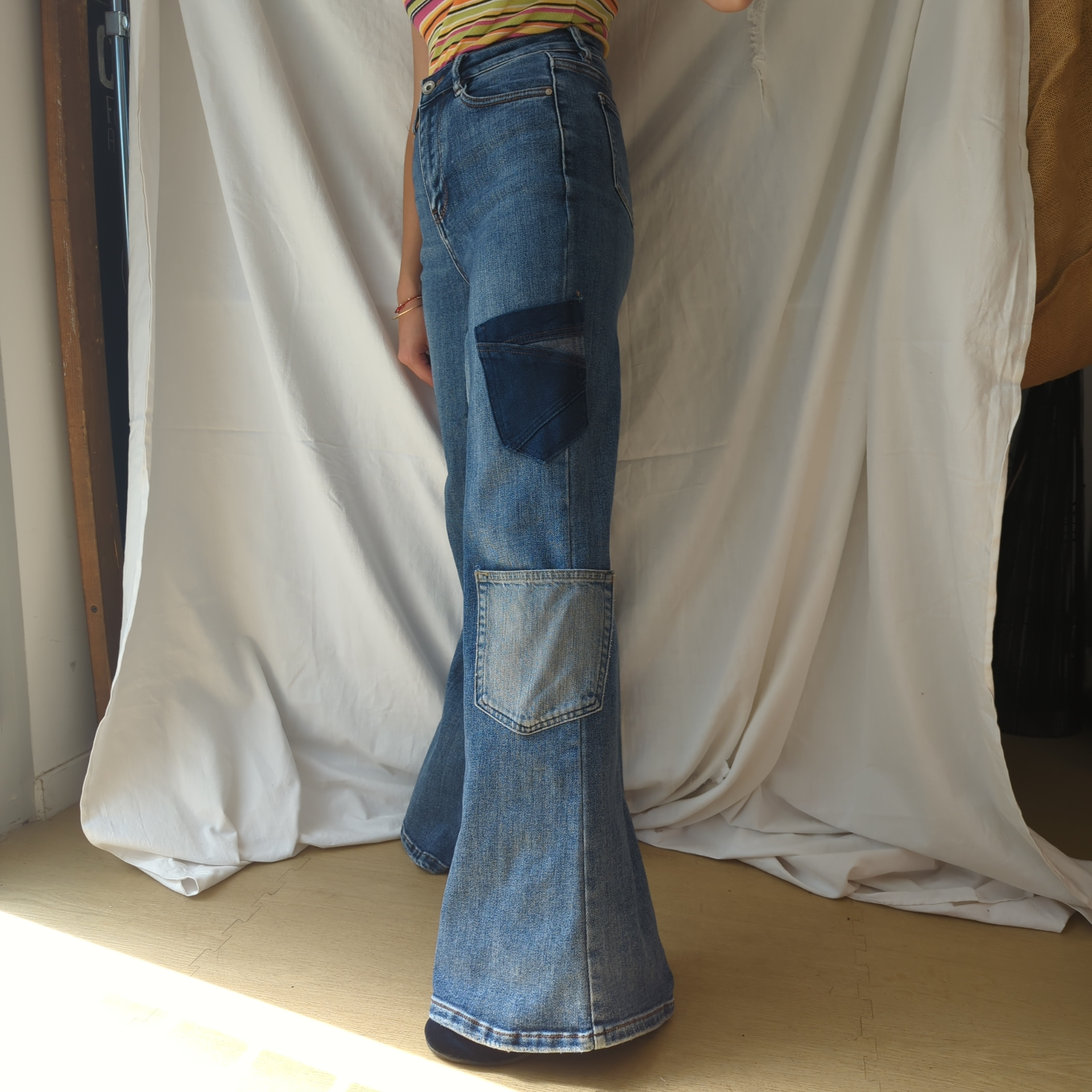 Voir photo 2 de Pantalon de Créatrice - Collection Upcyclée CartouCirc Pantalon de Créatrice - Collection Upcyclée CartouCirc Parfait état reconditionné photo 2