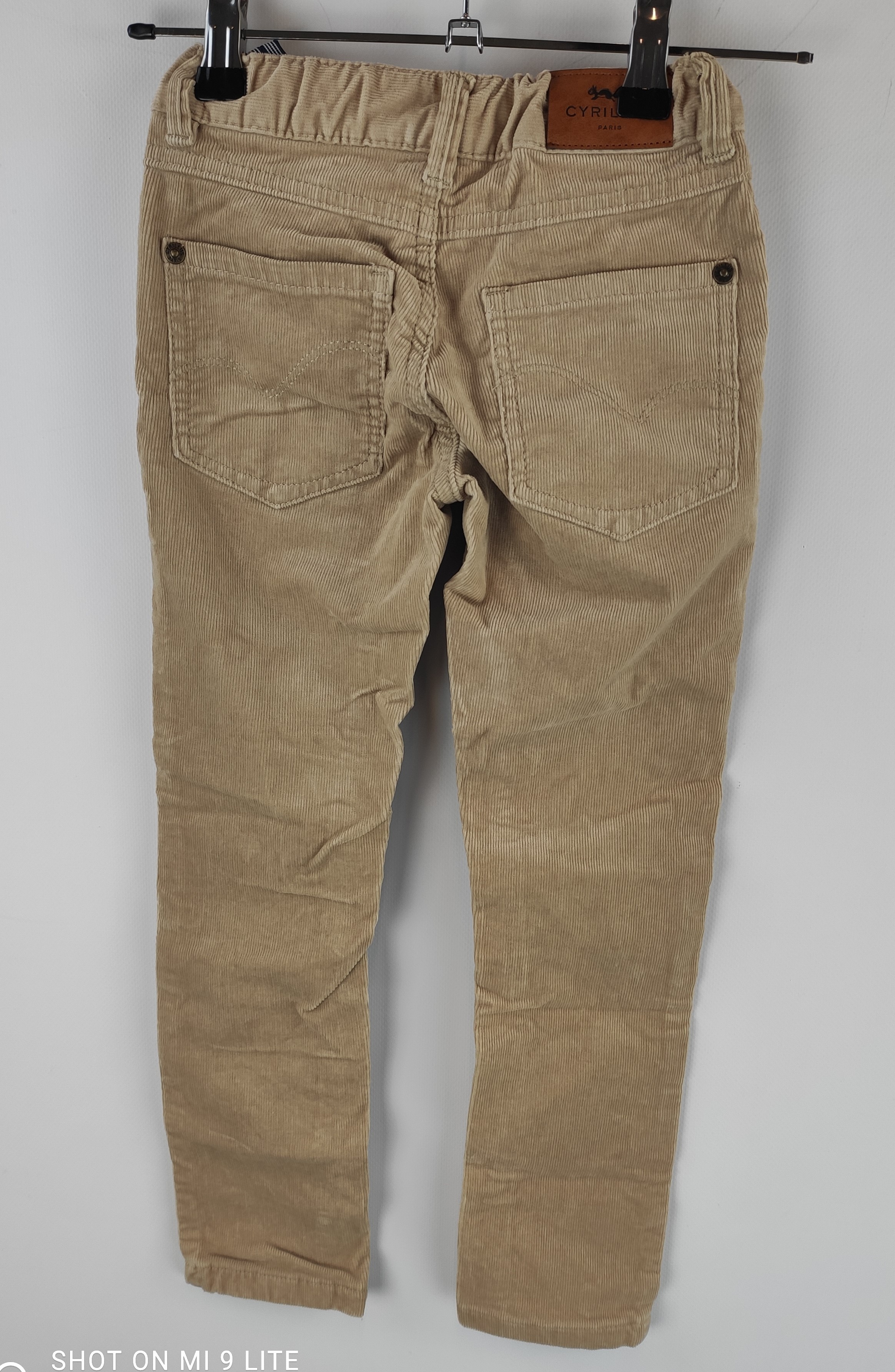 Voir photo 2 de Pantalon droit en velours côtelé beige – CYRILLUS – 7 ans (122 cm) Pantalon droit en velours côtelé beige – CYRILLUS – 7 ans (122 cm) Très bon état reconditionné photo 2