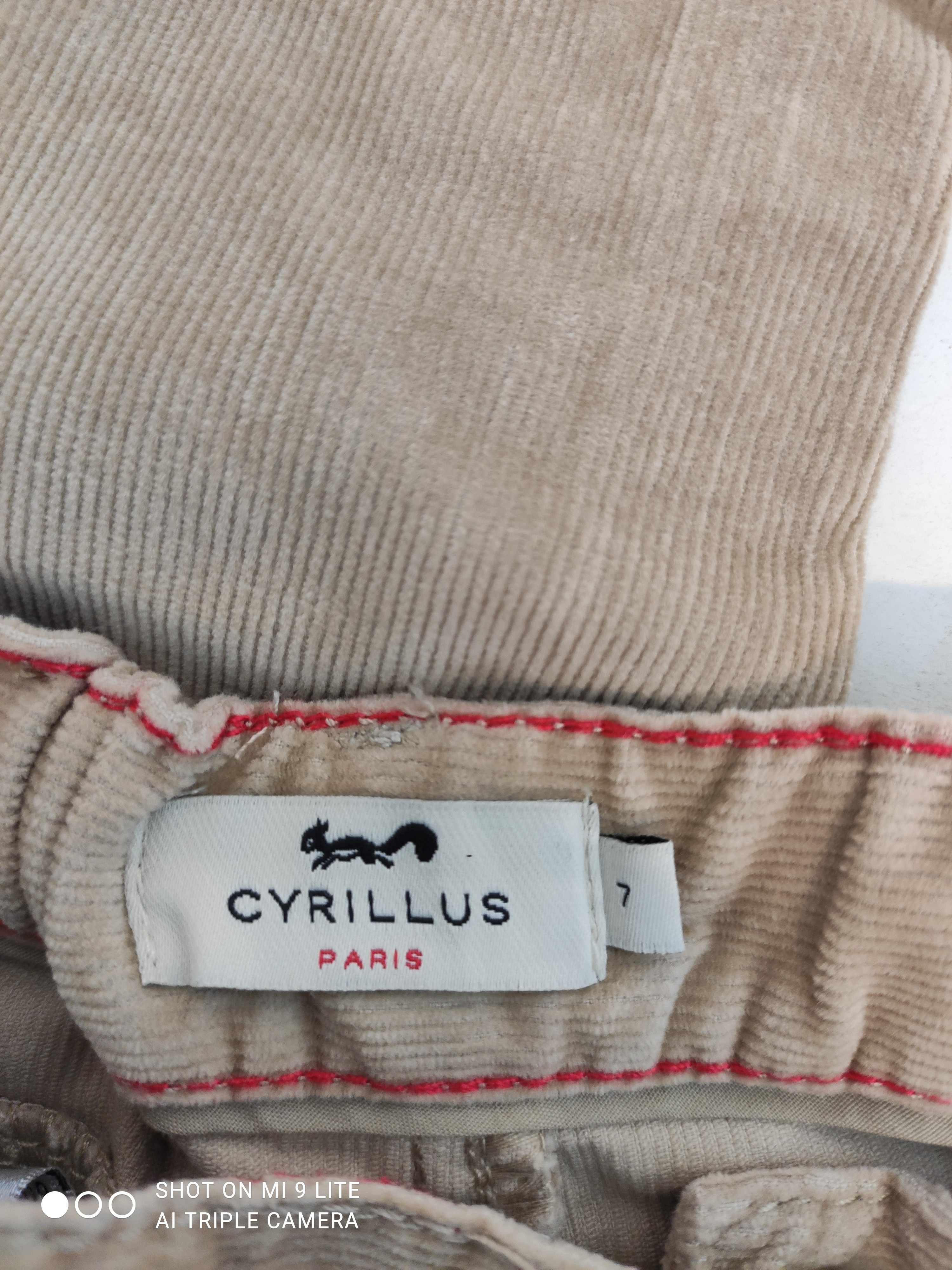 Voir photo 3 de Pantalon droit en velours côtelé beige – CYRILLUS – 7 ans (122 cm) Pantalon droit en velours côtelé beige – CYRILLUS – 7 ans (122 cm) Très bon état reconditionné photo 3