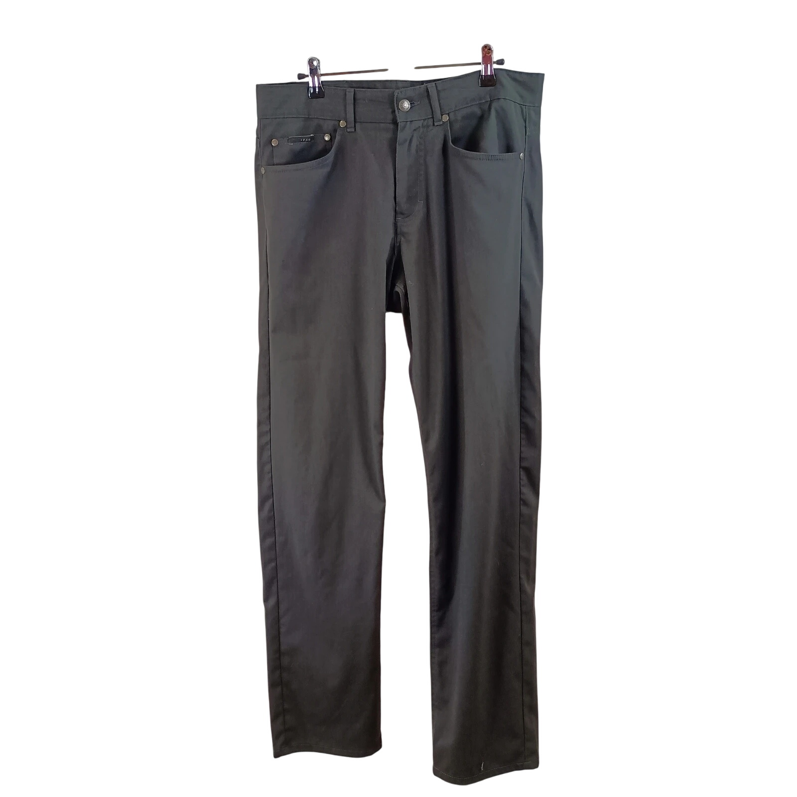 Acheter Pantalon droit noir IZAC taille 42 en polyester viscose lycra élégant Parfait état - 11,20 € Pantalon droit noir IZAC taille 42 en polyester viscose lycra élégant Parfait état reconditionné disponible sur Label Emmaüs
