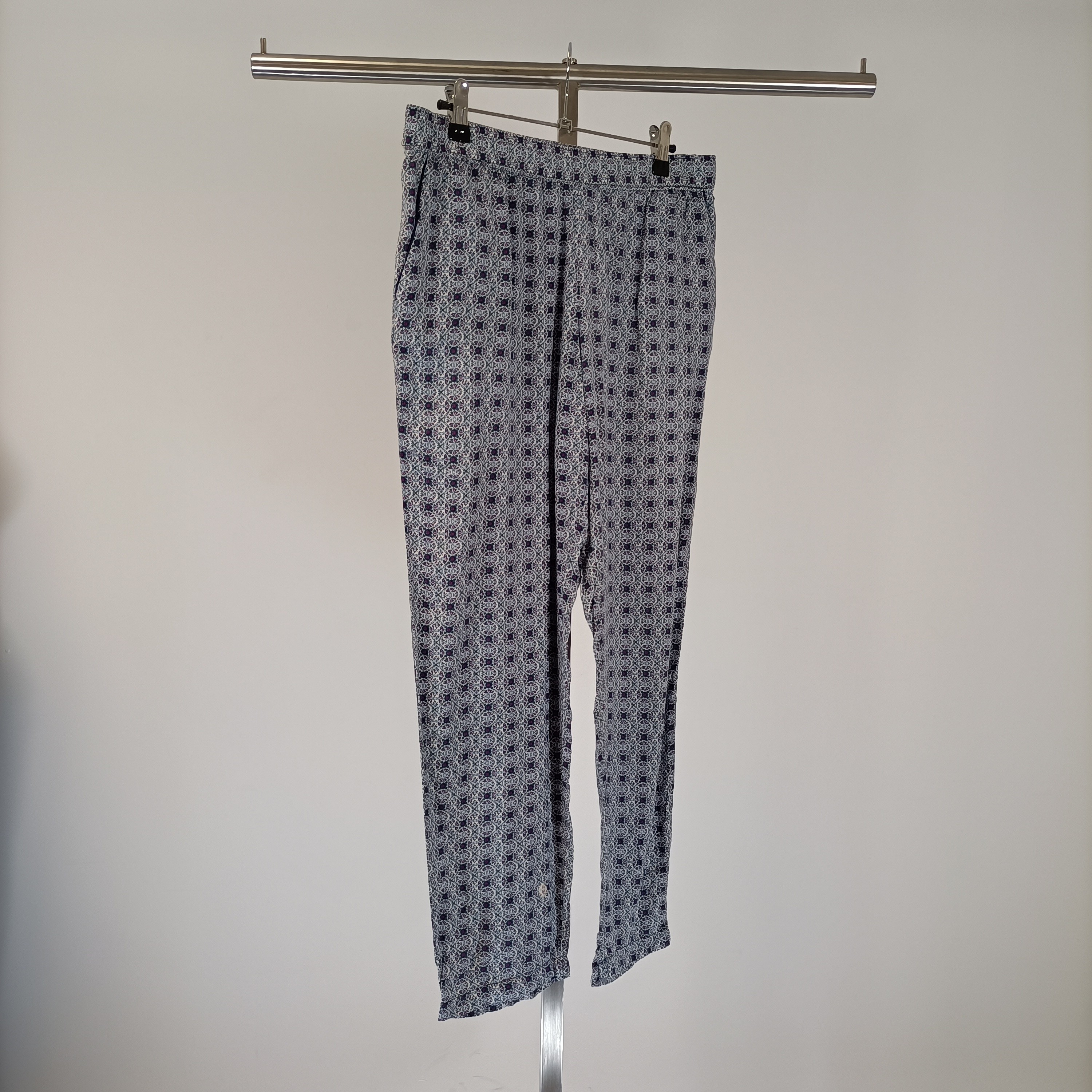 Voir photo 4 de Pantalon Esprit imprimé graphique taille 40 Pantalon Esprit imprimé graphique taille 40 Parfait état reconditionné photo 4