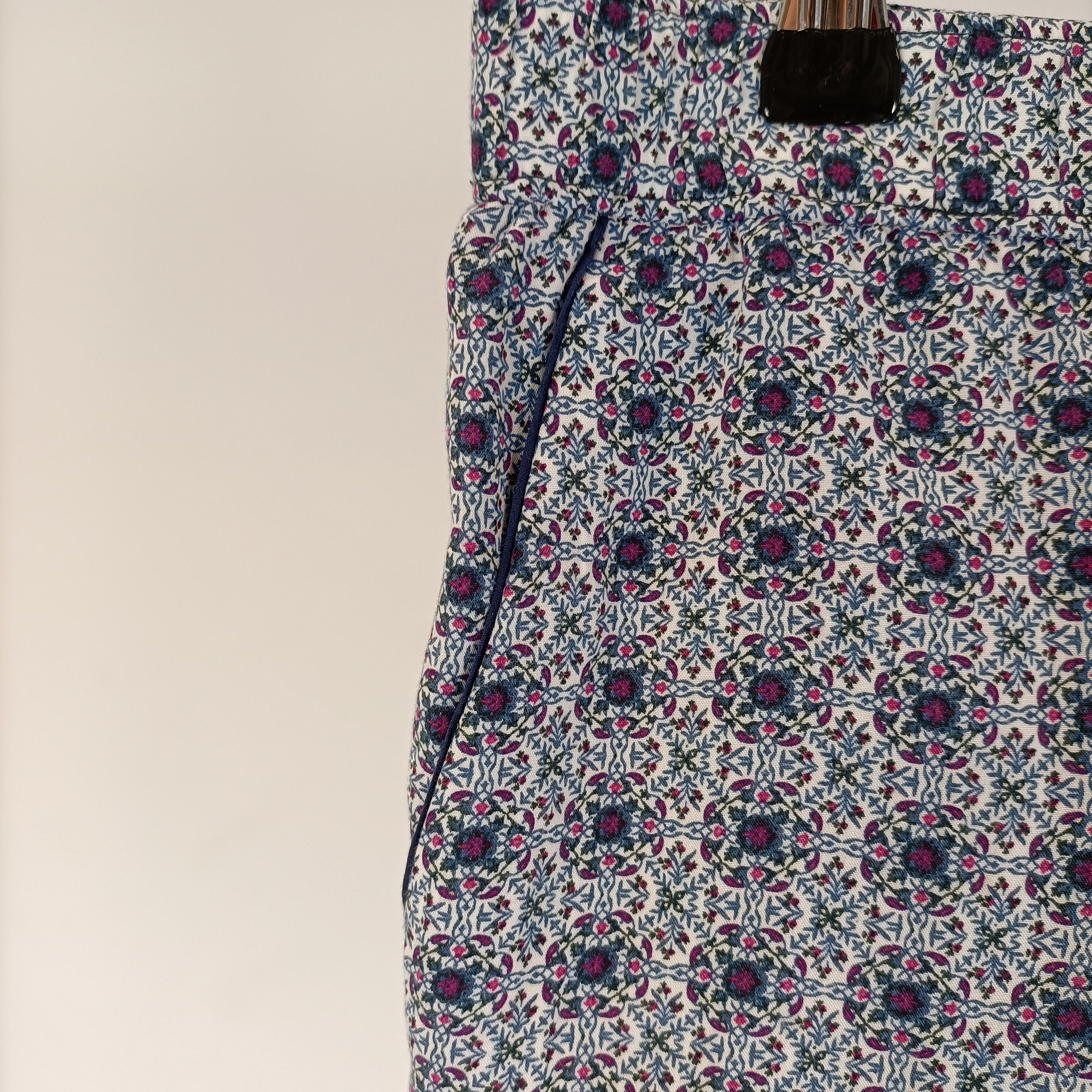 Voir photo 5 de Pantalon Esprit imprimé graphique taille 40 Pantalon Esprit imprimé graphique taille 40 Parfait état reconditionné photo 5
