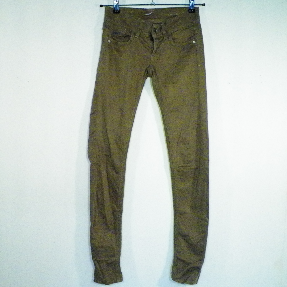 Acheter Pantalon Femme Beige G STAR Taille Estimée 36. Bon état - 10,50 € Pantalon Femme Beige G STAR Taille Estimée 36. Bon état reconditionné disponible sur Label Emmaüs