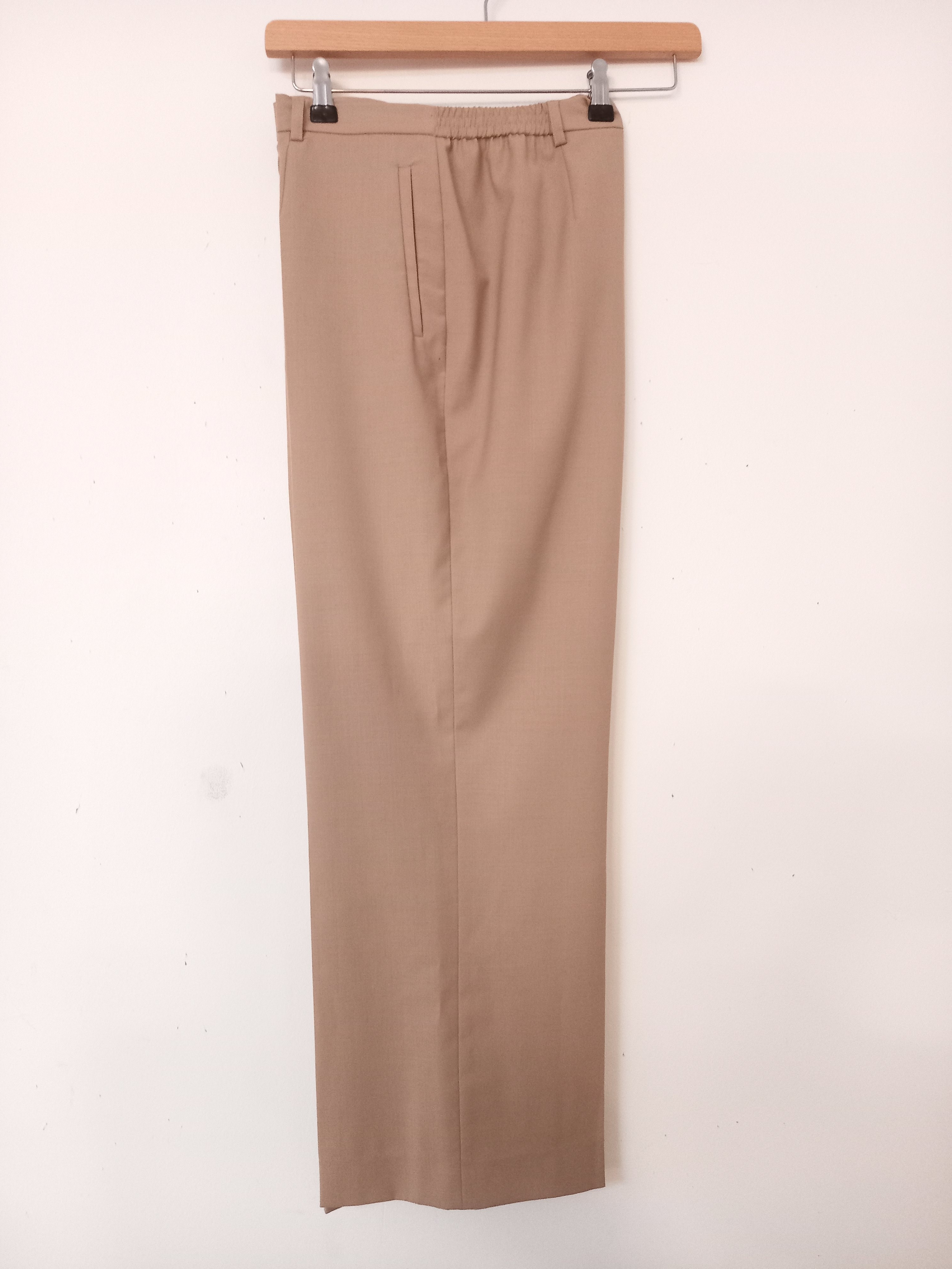 Voir photo 2 de Pantalon femme beige un jours ailleurs beige Pantalon femme beige un jours ailleurs beige Très bon état reconditionné photo 2