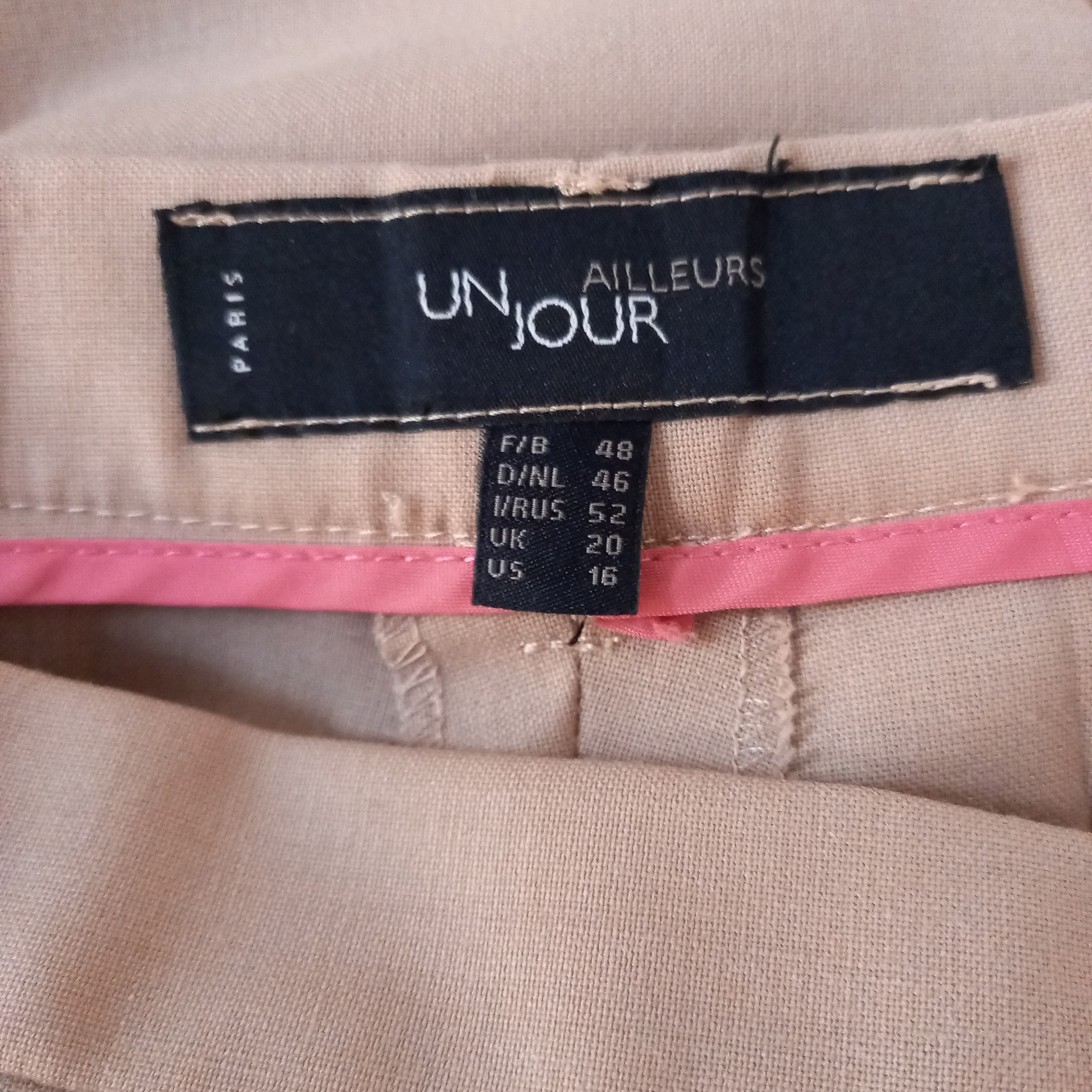 Voir photo 3 de Pantalon femme beige un jours ailleurs beige Pantalon femme beige un jours ailleurs beige Très bon état reconditionné photo 3