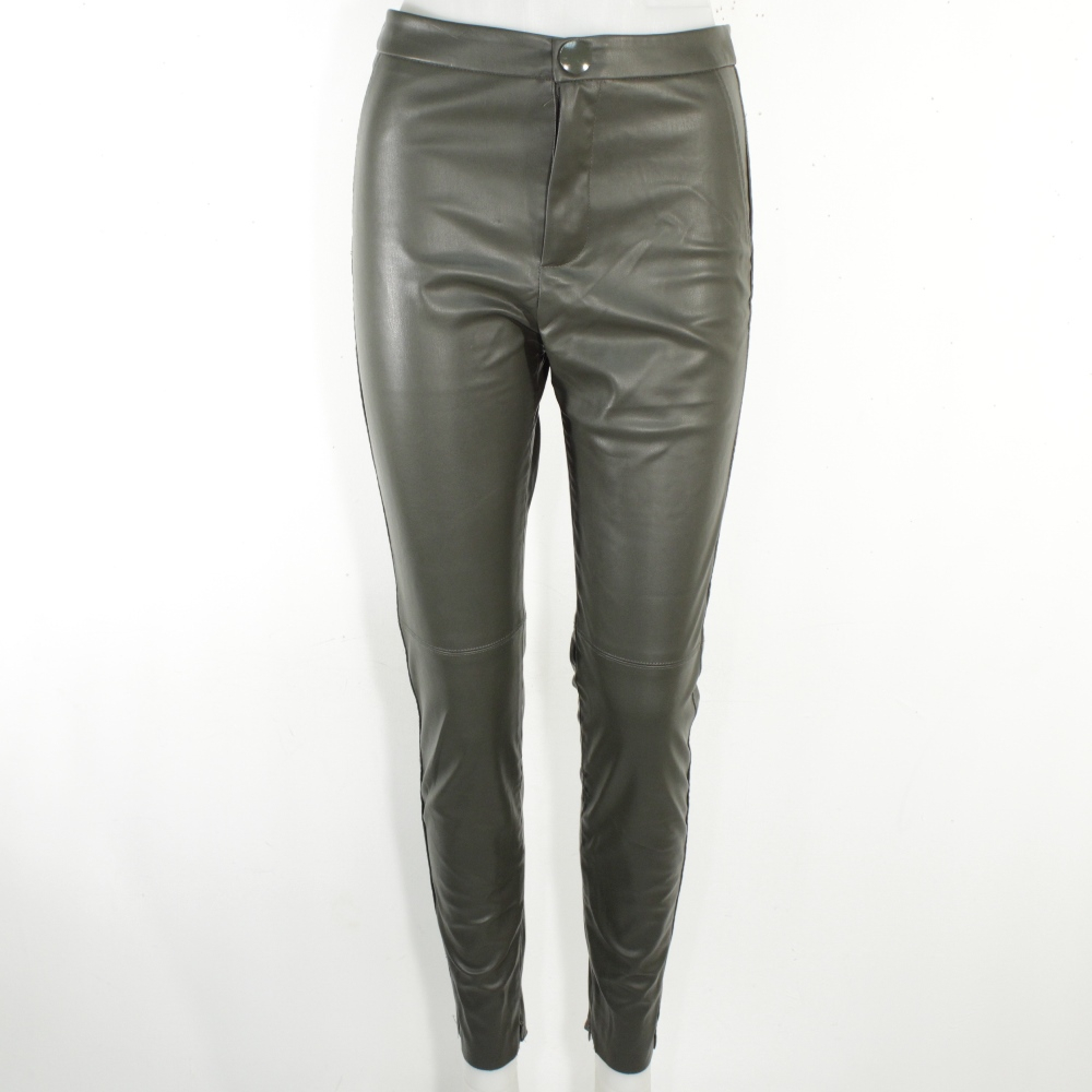 Pantalon Femme Kaki ZARA Taille M Bon état - 10,00 € Pantalon Femme Kaki ZARA Taille M Bon état reconditionné disponible sur Label Emmaüs