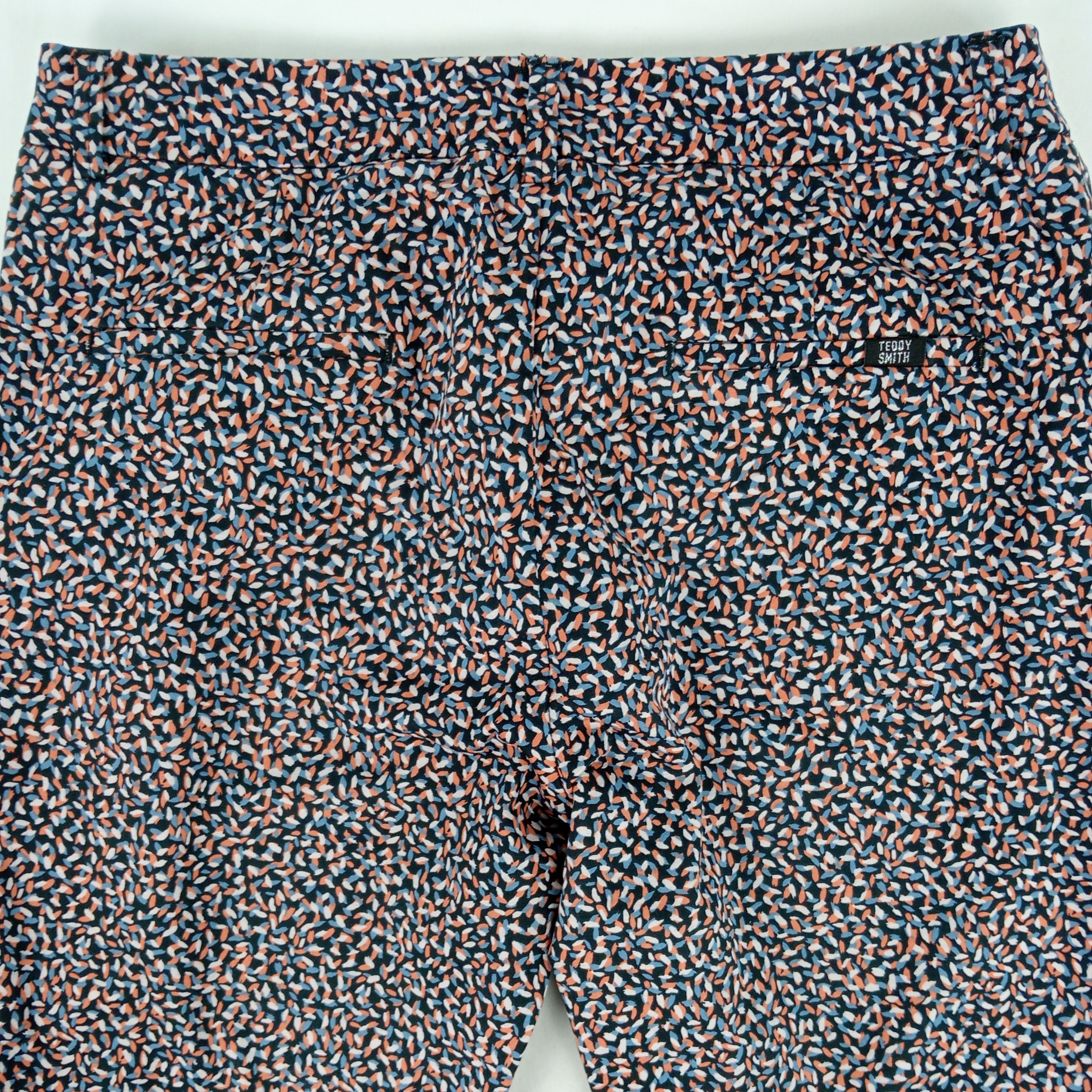 Voir photo 4 de Pantalon femme - marque Teddy Smith - coupe longue - couleur noir et bleu - taille M (37/38) Pantalon femme - marque Teddy Smith - coupe longue - couleur noir et bleu - taille M (37/38) Très bon état reconditionné photo 4