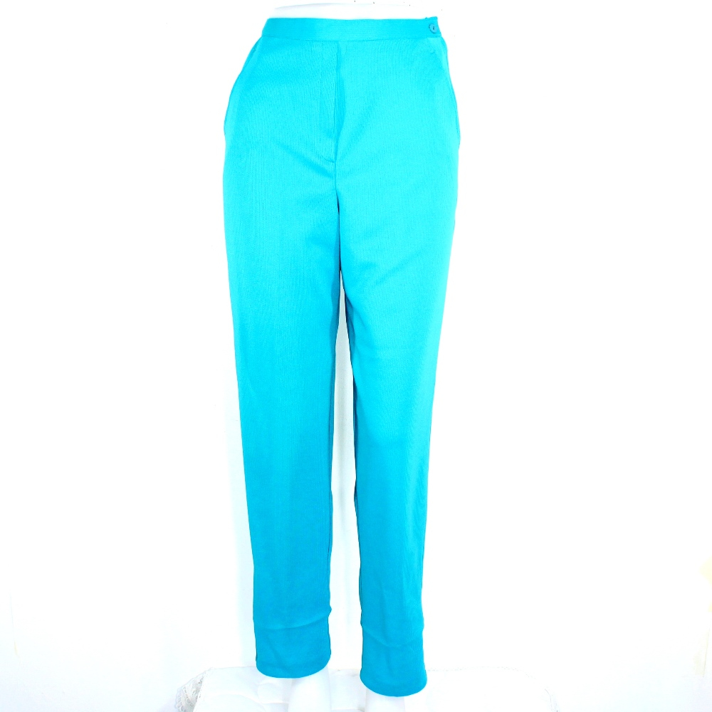 Acheter Pantalon Femme Vert Vintage Taille Estimé 36 Bon état - 11,50 € Pantalon Femme Vert Vintage Taille Estimé 36 Bon état reconditionné disponible sur Label Emmaüs