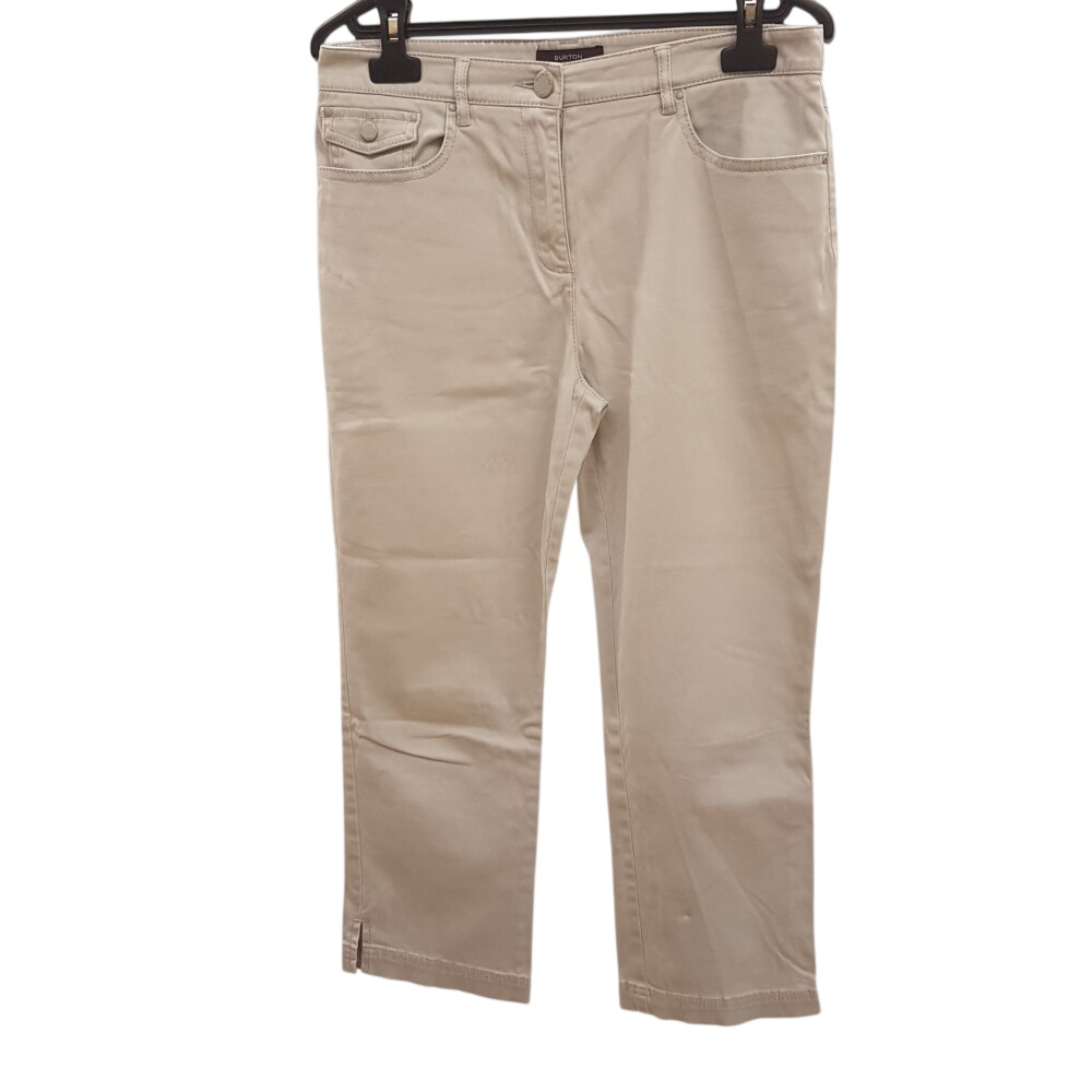 Acheter Pantalon gris-blanc - BURTON - Taille 42 Très bon état - 10,00 € Pantalon gris-blanc - BURTON - Taille 42 Très bon état reconditionné disponible sur Label Emmaüs