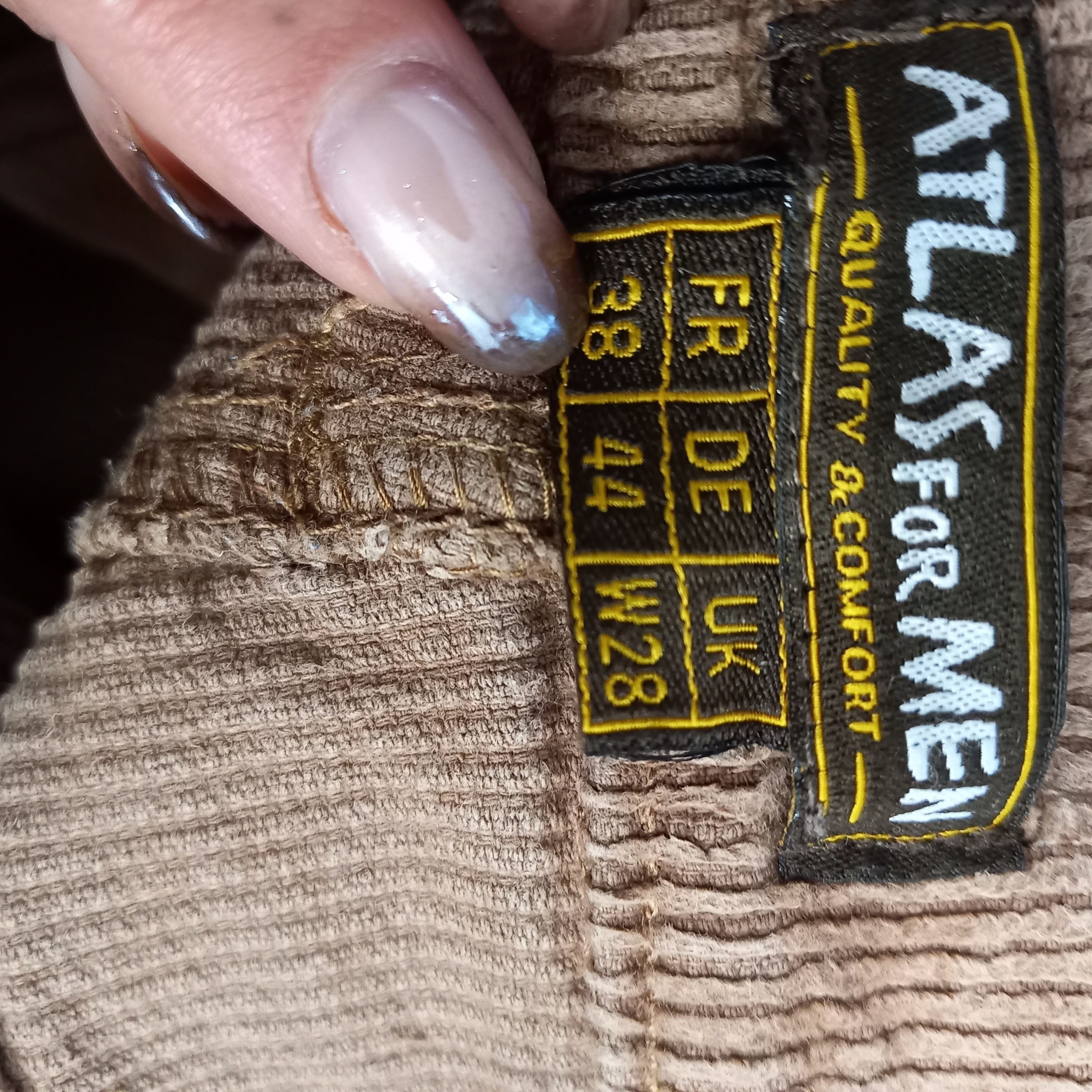 Voir photo 3 de Pantalon H cotelé marron claire poche jambe "atlas for men" T38 Pantalon H cotelé marron claire poche jambe "atlas for men" T38 Très bon état reconditionné photo 3
