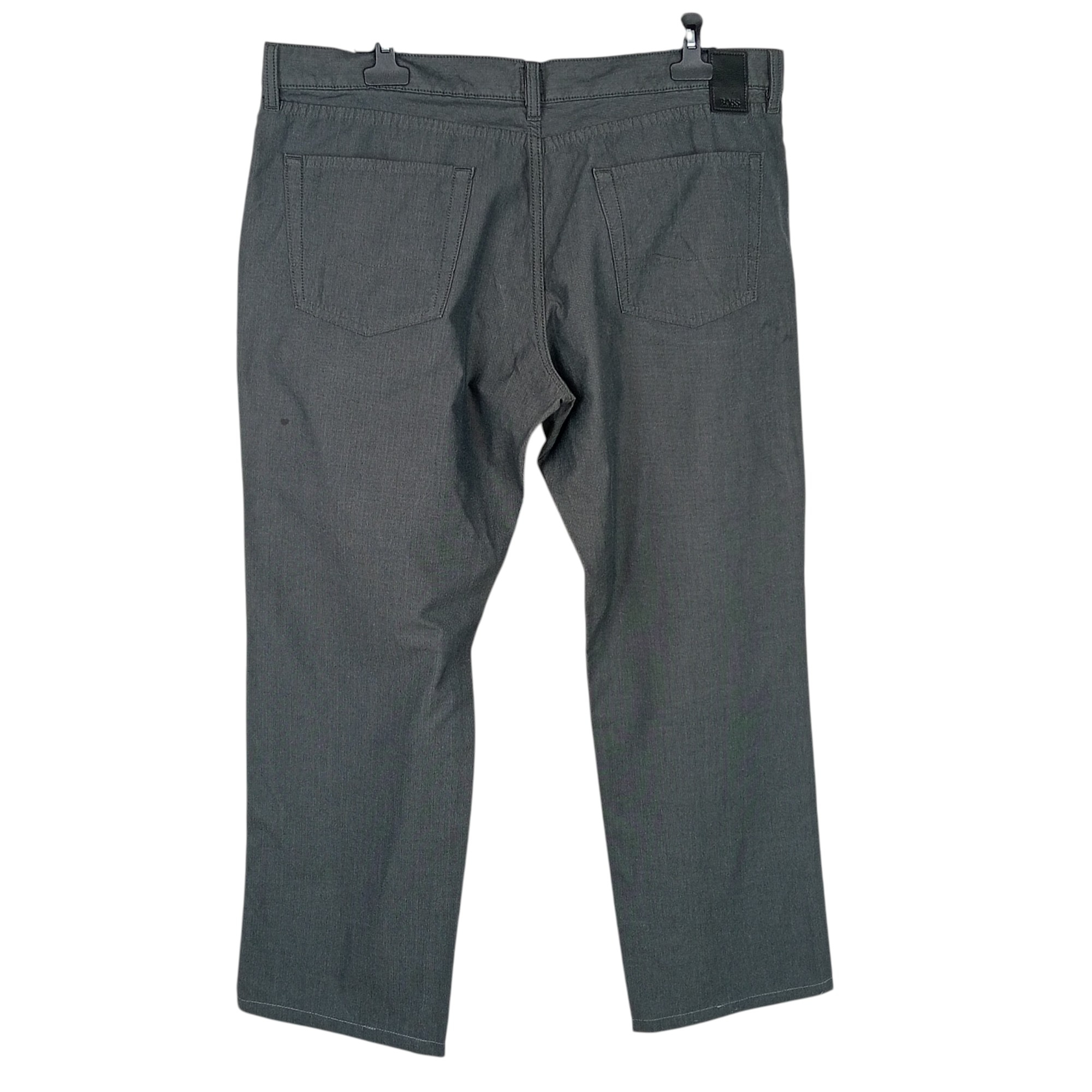 Voir photo 2 de Pantalon - homme - marque Hugo Boss - coupe longue - couleur gris - taille 5XL (52) Pantalon - homme - marque Hugo Boss - coupe longue - couleur gris - taille 5XL (52) Très bon état reconditionné photo 2