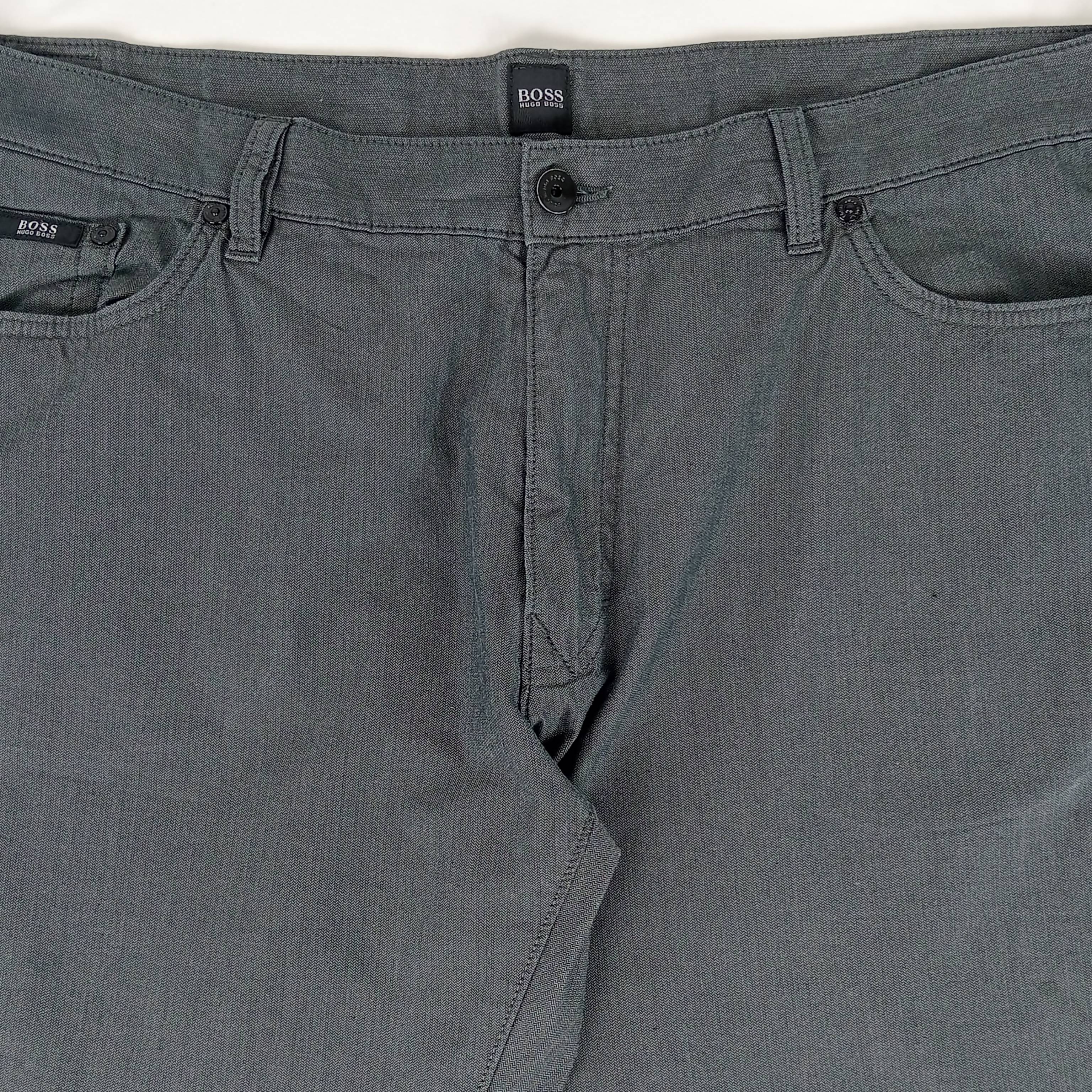 Voir photo 3 de Pantalon - homme - marque Hugo Boss - coupe longue - couleur gris - taille 5XL (52) Pantalon - homme - marque Hugo Boss - coupe longue - couleur gris - taille 5XL (52) Très bon état reconditionné photo 3