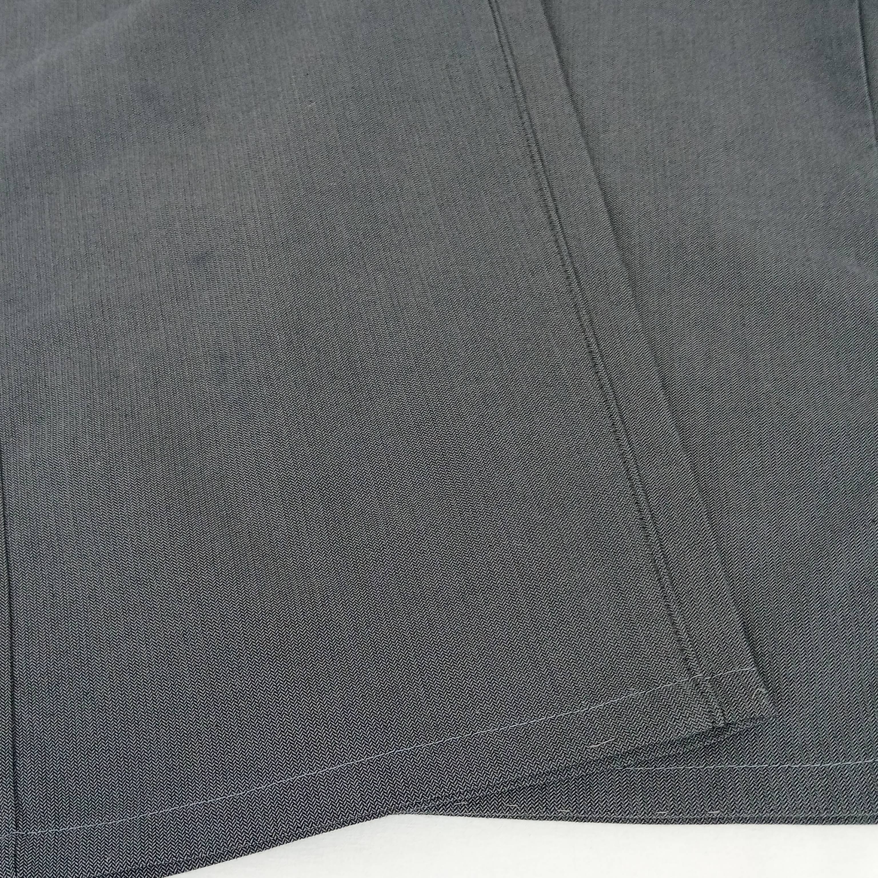 Voir photo 8 de Pantalon - homme - marque Hugo Boss - coupe longue - couleur gris - taille 5XL (52) Pantalon - homme - marque Hugo Boss - coupe longue - couleur gris - taille 5XL (52) Très bon état reconditionné photo 8