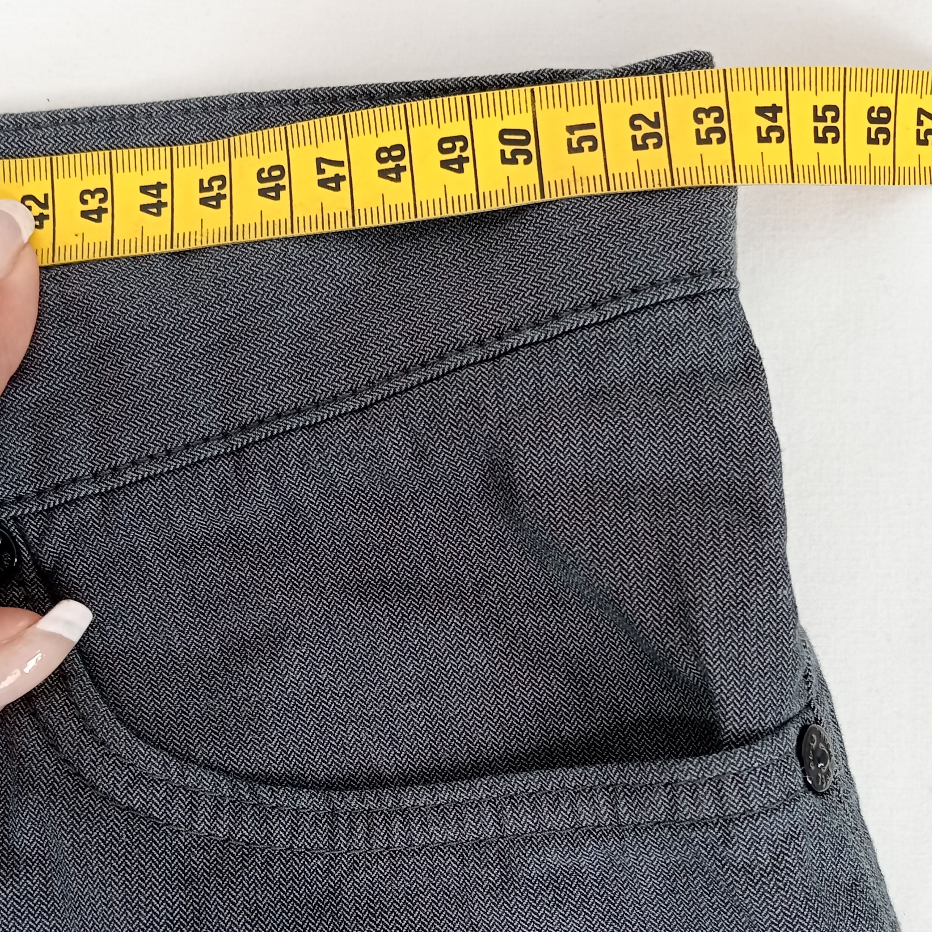 Voir photo 9 de Pantalon - homme - marque Hugo Boss - coupe longue - couleur gris - taille 5XL (52) Pantalon - homme - marque Hugo Boss - coupe longue - couleur gris - taille 5XL (52) Très bon état reconditionné photo 9