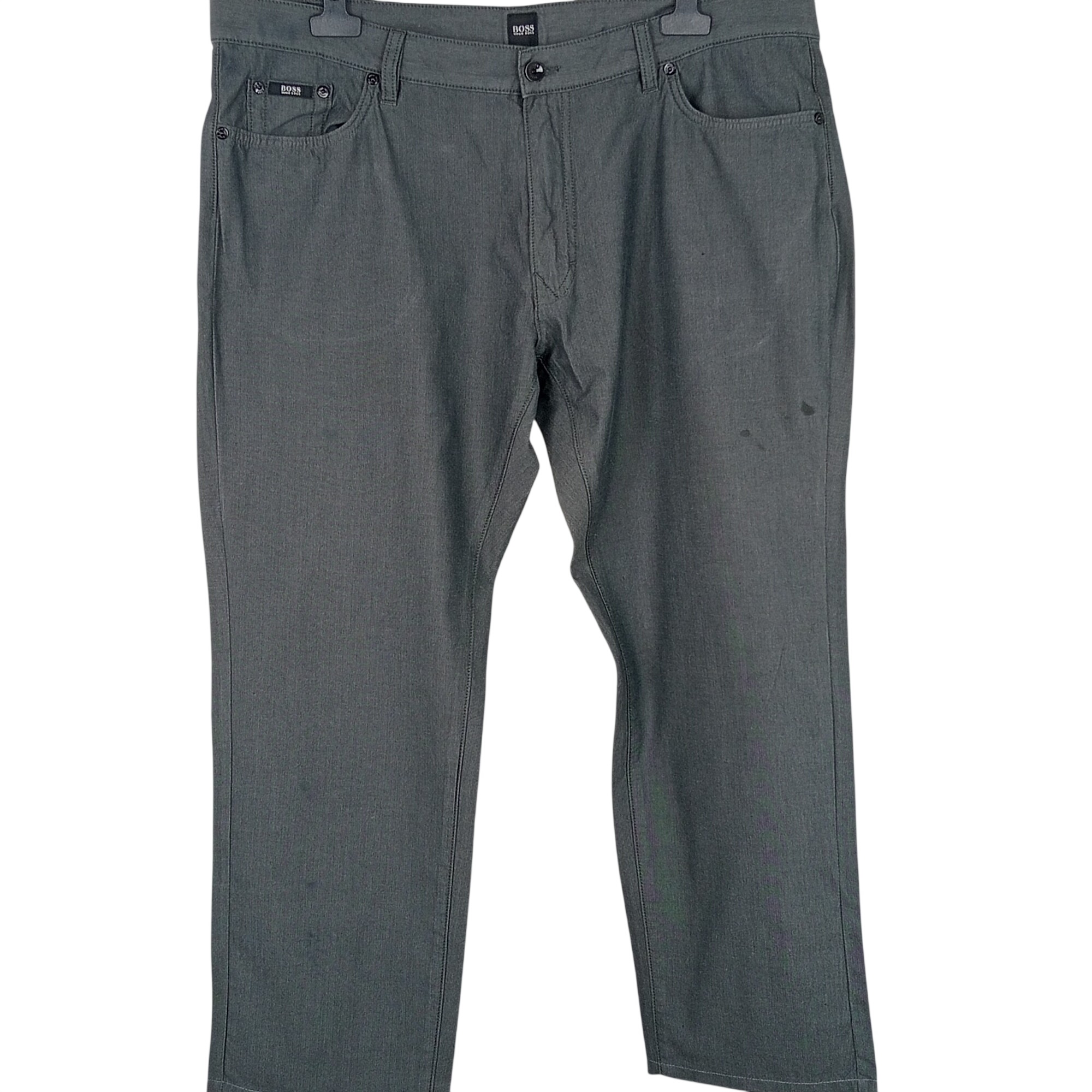 Pantalon - homme - marque Hugo Boss - coupe longue - couleur gris - taille 5XL (52) Très bon état - 34,90 € Pantalon - homme - marque Hugo Boss - coupe longue - couleur gris - taille 5XL (52) Très bon état reconditionné disponible sur Label Emmaüs