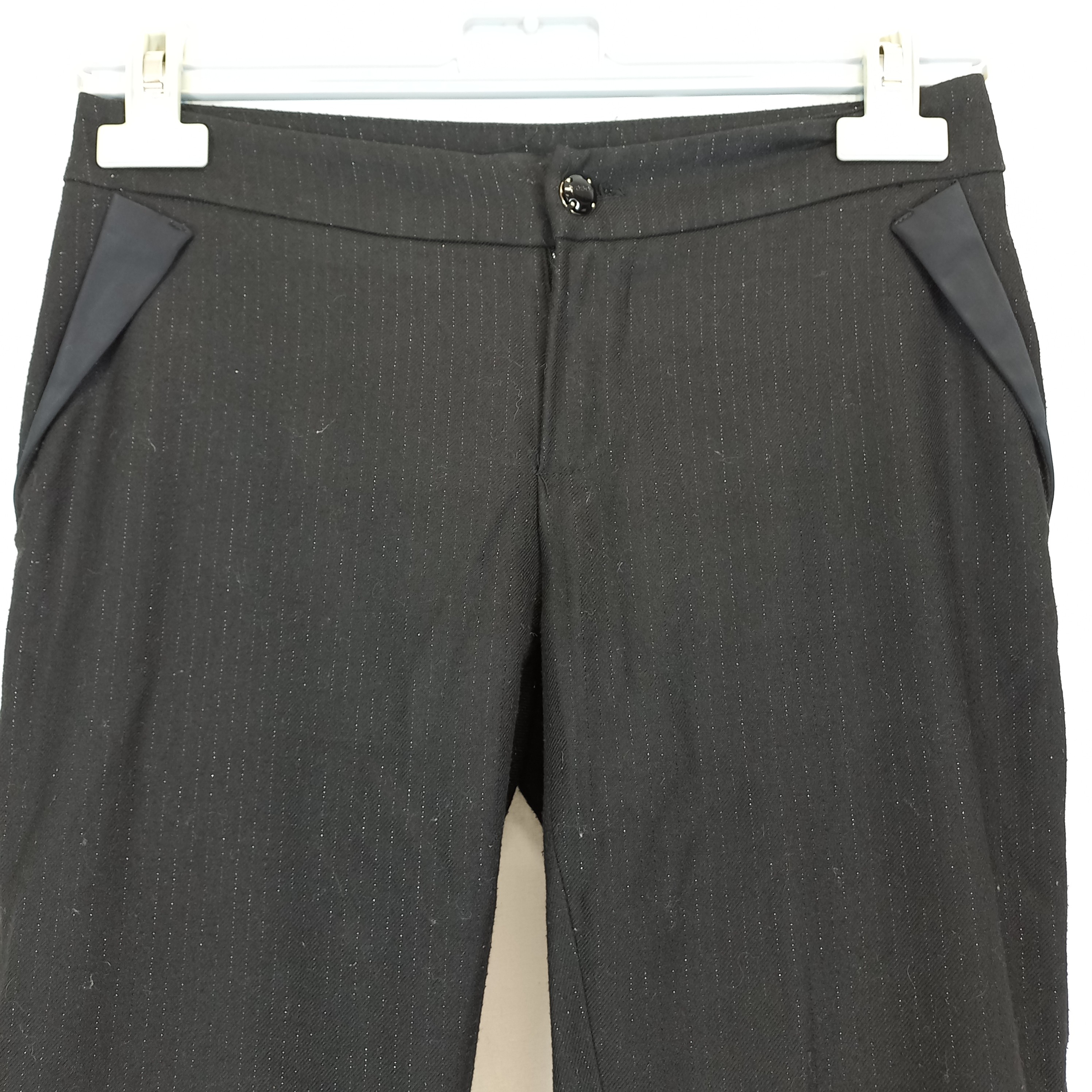 Voir photo 3 de Pantalon "kocca" noir fines rayures paillettéesrabat sur les 4 poches Pantalon "kocca" noir fines rayures paillettéesrabat sur les 4 poches Très bon état reconditionné photo 3